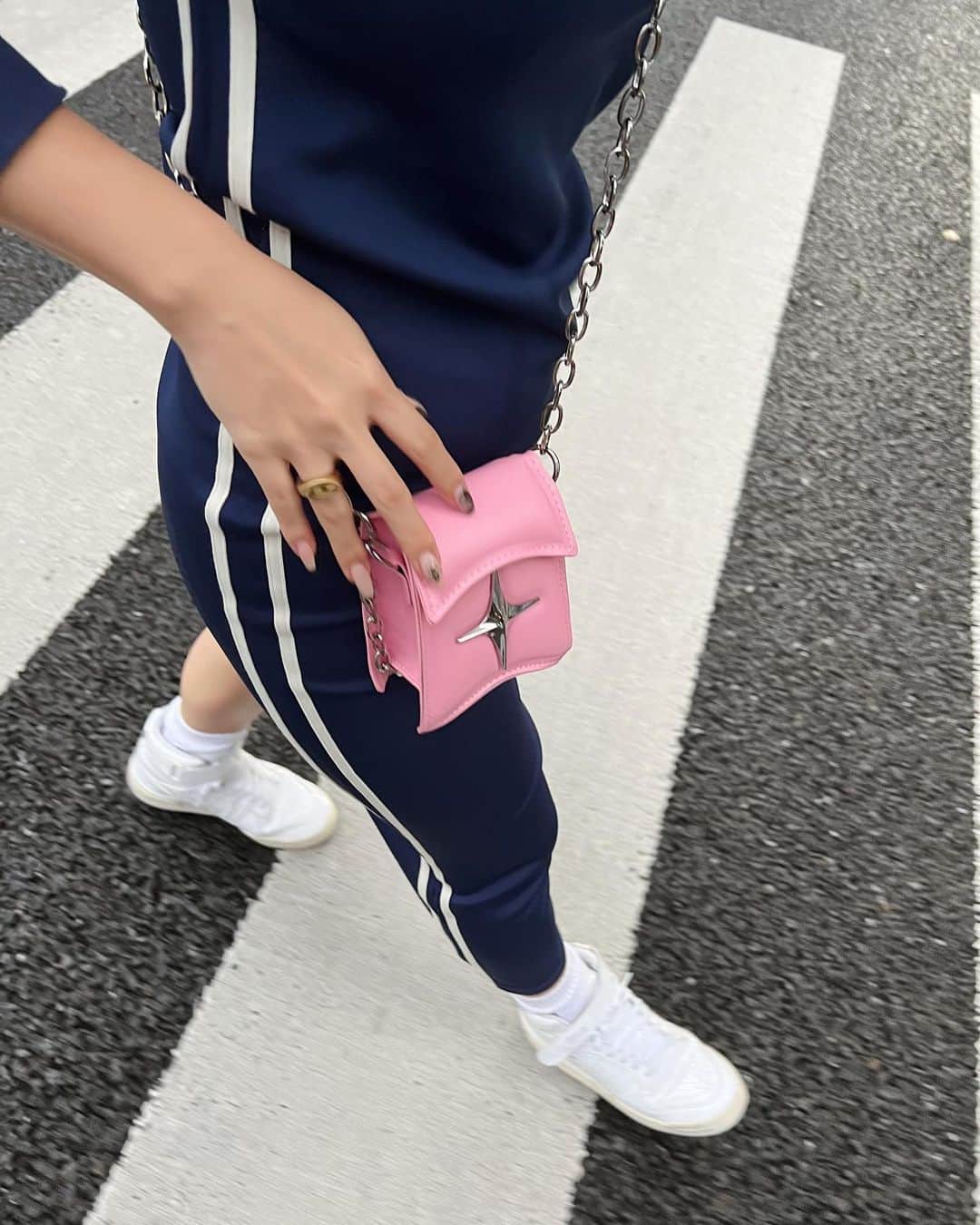 ヒロタナギサのインスタグラム：「_  @luanaaina_official  new🩷🩶」