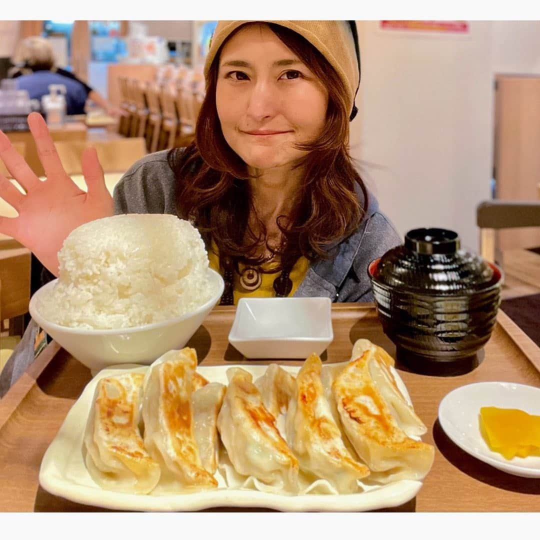 アンジェラ佐藤さんのインスタグラム写真 - (アンジェラ佐藤Instagram)「こんな美味い餃子が街中で1800円で食べ放題開催してる事を知らないなんてっ！！  あまりにも勿体無い！！！！  #札幌食べ放題  #大通り駅 #札幌グルメ  #北海道グルメ  #餃子と伽哩ザンギの店点心札幌  #餃子食べ放題  #ご飯と味噌汁と漬物も食べ放題  #ひとり飯  #飲みでも利用できるしご飯だけでも利用できる素敵  #学生さんはなんと1500円で食べ放題  #いつもたくさん食べさせていただきありがとうございます #北海道吃到飽 #北海道好吃 #ヒンナヒンナ」6月8日 21時04分 - angela_satou