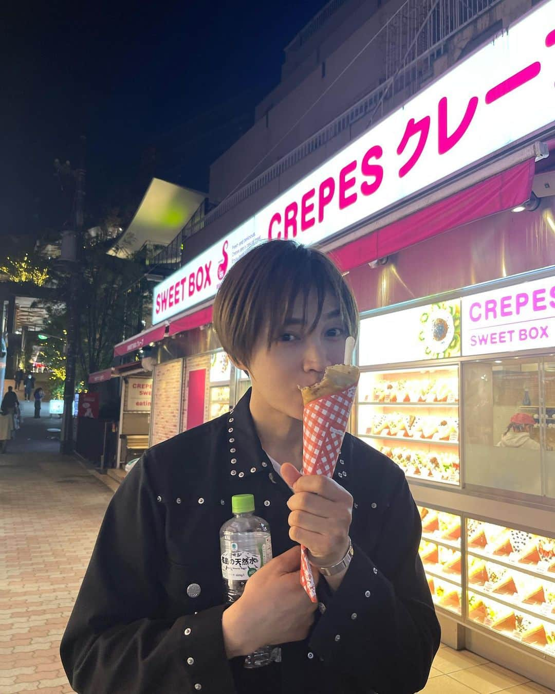 塩澤英真さんのインスタグラム写真 - (塩澤英真Instagram)「Simple pleasures :)  Special thank you: best friend!!  #harajuku #tokyo #crepes #street #japan #mensfashionpost #outfitoftheday #instagood #fashion #fashionphotography #fashionsnap #dayoff #pleasure #sweets #sweet #chocolate #塩澤英真 #HIDEMASASHIOZAWA」6月8日 21時01分 - hidemasa_shiozawa