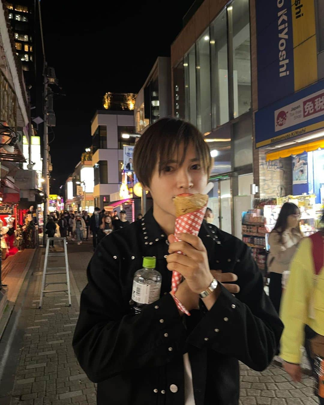 塩澤英真さんのインスタグラム写真 - (塩澤英真Instagram)「Simple pleasures :)  Special thank you: best friend!!  #harajuku #tokyo #crepes #street #japan #mensfashionpost #outfitoftheday #instagood #fashion #fashionphotography #fashionsnap #dayoff #pleasure #sweets #sweet #chocolate #塩澤英真 #HIDEMASASHIOZAWA」6月8日 21時01分 - hidemasa_shiozawa