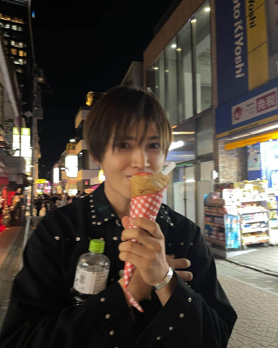 塩澤英真さんのインスタグラム写真 - (塩澤英真Instagram)「Simple pleasures :)  Special thank you: best friend!!  #harajuku #tokyo #crepes #street #japan #mensfashionpost #outfitoftheday #instagood #fashion #fashionphotography #fashionsnap #dayoff #pleasure #sweets #sweet #chocolate #塩澤英真 #HIDEMASASHIOZAWA」6月8日 21時01分 - hidemasa_shiozawa