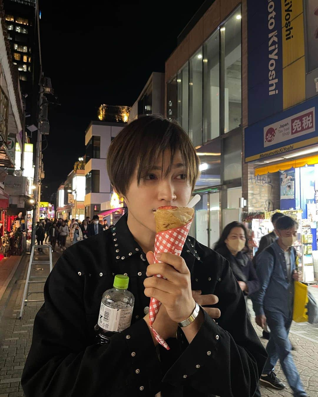 塩澤英真さんのインスタグラム写真 - (塩澤英真Instagram)「Simple pleasures :)  Special thank you: best friend!!  #harajuku #tokyo #crepes #street #japan #mensfashionpost #outfitoftheday #instagood #fashion #fashionphotography #fashionsnap #dayoff #pleasure #sweets #sweet #chocolate #塩澤英真 #HIDEMASASHIOZAWA」6月8日 21時01分 - hidemasa_shiozawa