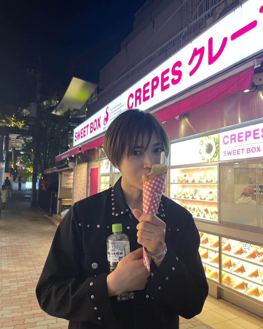 塩澤英真さんのインスタグラム写真 - (塩澤英真Instagram)「Simple pleasures :)  Special thank you: best friend!!  #harajuku #tokyo #crepes #street #japan #mensfashionpost #outfitoftheday #instagood #fashion #fashionphotography #fashionsnap #dayoff #pleasure #sweets #sweet #chocolate #塩澤英真 #HIDEMASASHIOZAWA」6月8日 21時01分 - hidemasa_shiozawa