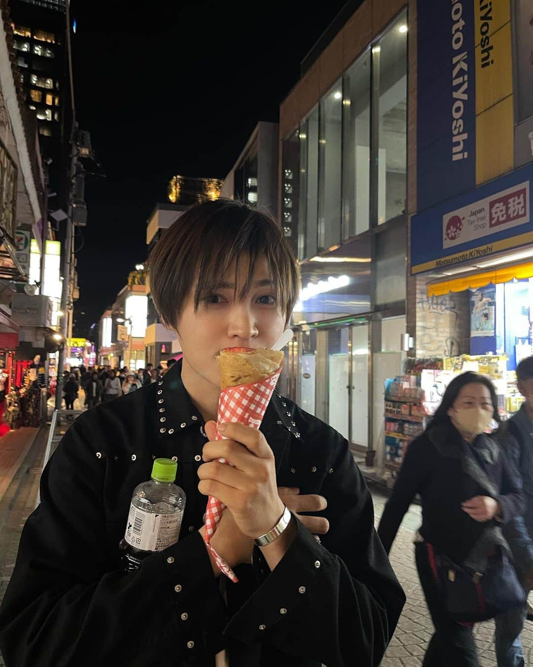 塩澤英真さんのインスタグラム写真 - (塩澤英真Instagram)「Simple pleasures :)  Special thank you: best friend!!  #harajuku #tokyo #crepes #street #japan #mensfashionpost #outfitoftheday #instagood #fashion #fashionphotography #fashionsnap #dayoff #pleasure #sweets #sweet #chocolate #塩澤英真 #HIDEMASASHIOZAWA」6月8日 21時01分 - hidemasa_shiozawa