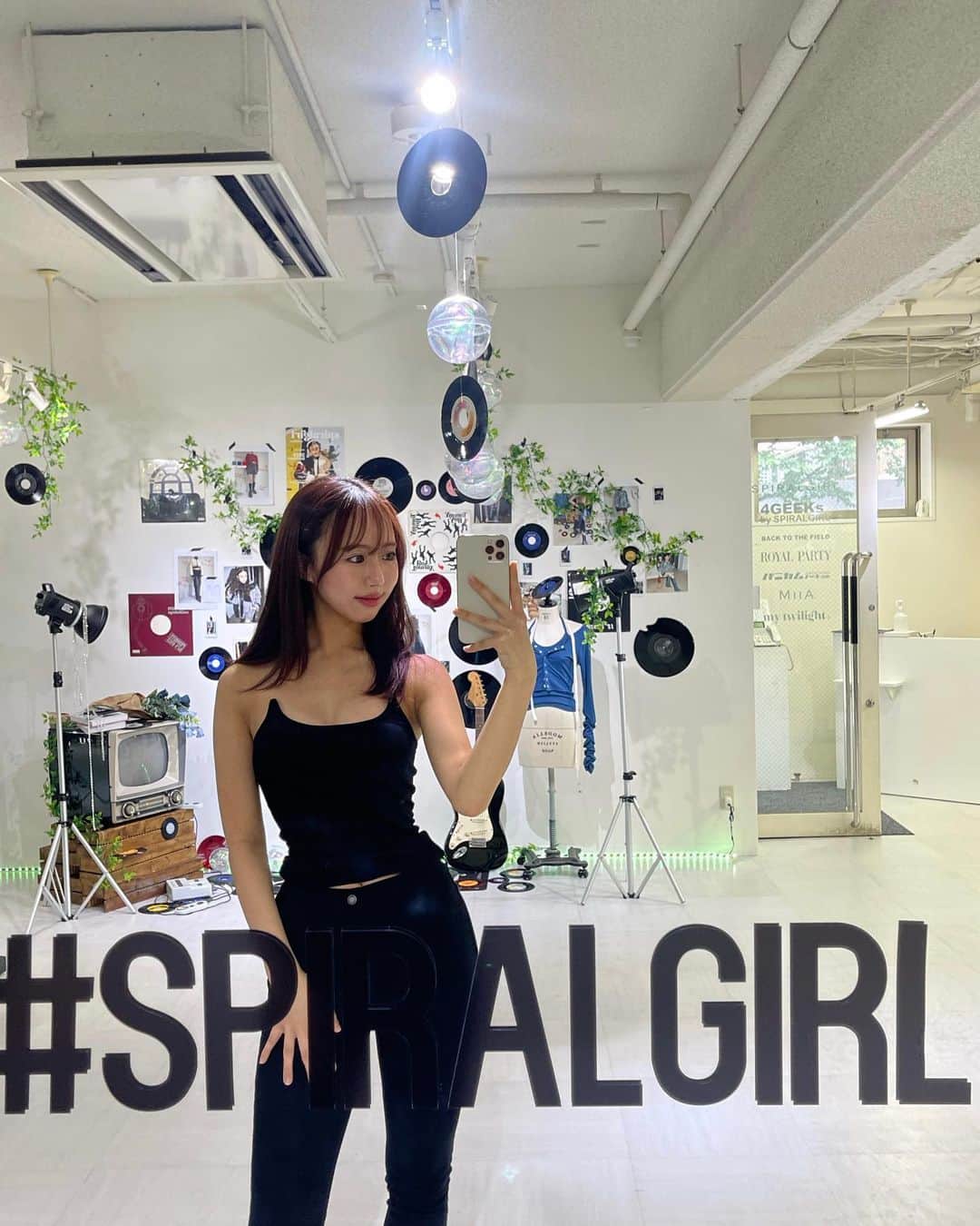 川谷花音のインスタグラム：「SPIRALGIRL2023 AW📀🎶  可愛すぎた🖤届くの楽しみ！  #spiralgirl #japan #japanese #japanesegirl #スパイラルガール #2023 #aw #大学生 #大学 #大学生コーデ #女子大生 #女子大生コーデ #女子大生の日常」