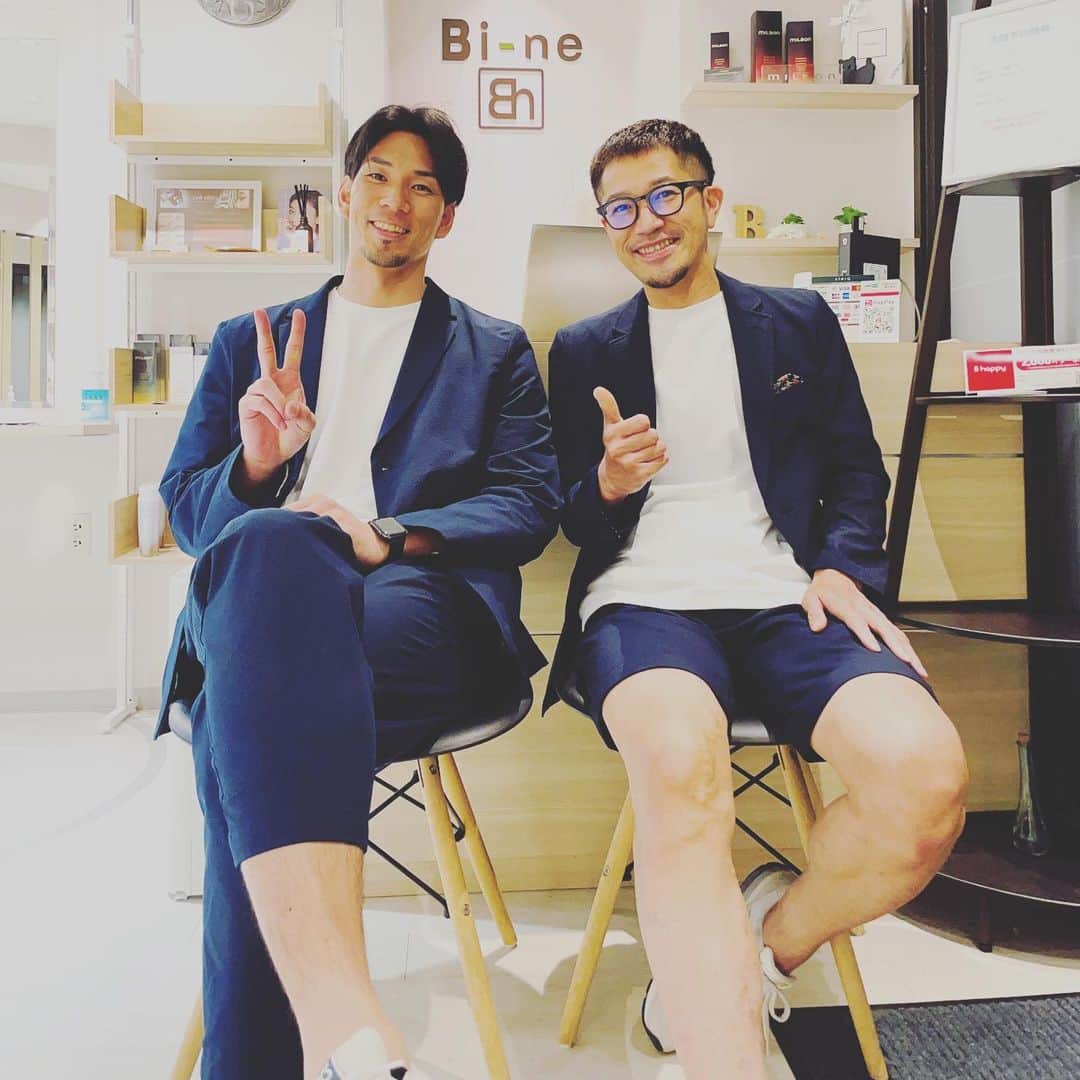 福澤達哉のインスタグラム：「*** I’m ready for VNL as a commentator 💇🏻‍♂️ I will be there this weekend 🙌 Can’t wait to see 🇯🇵🏐 #バレーボール #ネーションズリーグ #名古屋ラウンド #土日の試合を解説します #日曜日はゴリちゃんと @gorikuni0811  #強すぎる日本代表 #期待しかない #私も気合を入れて行きます💇🏻‍♂️ #現役の時からお世話になってる美容室 #ヘアーサロンビーネ #実は山内も御用達 #ジャケット被り失礼しました #チャオ」