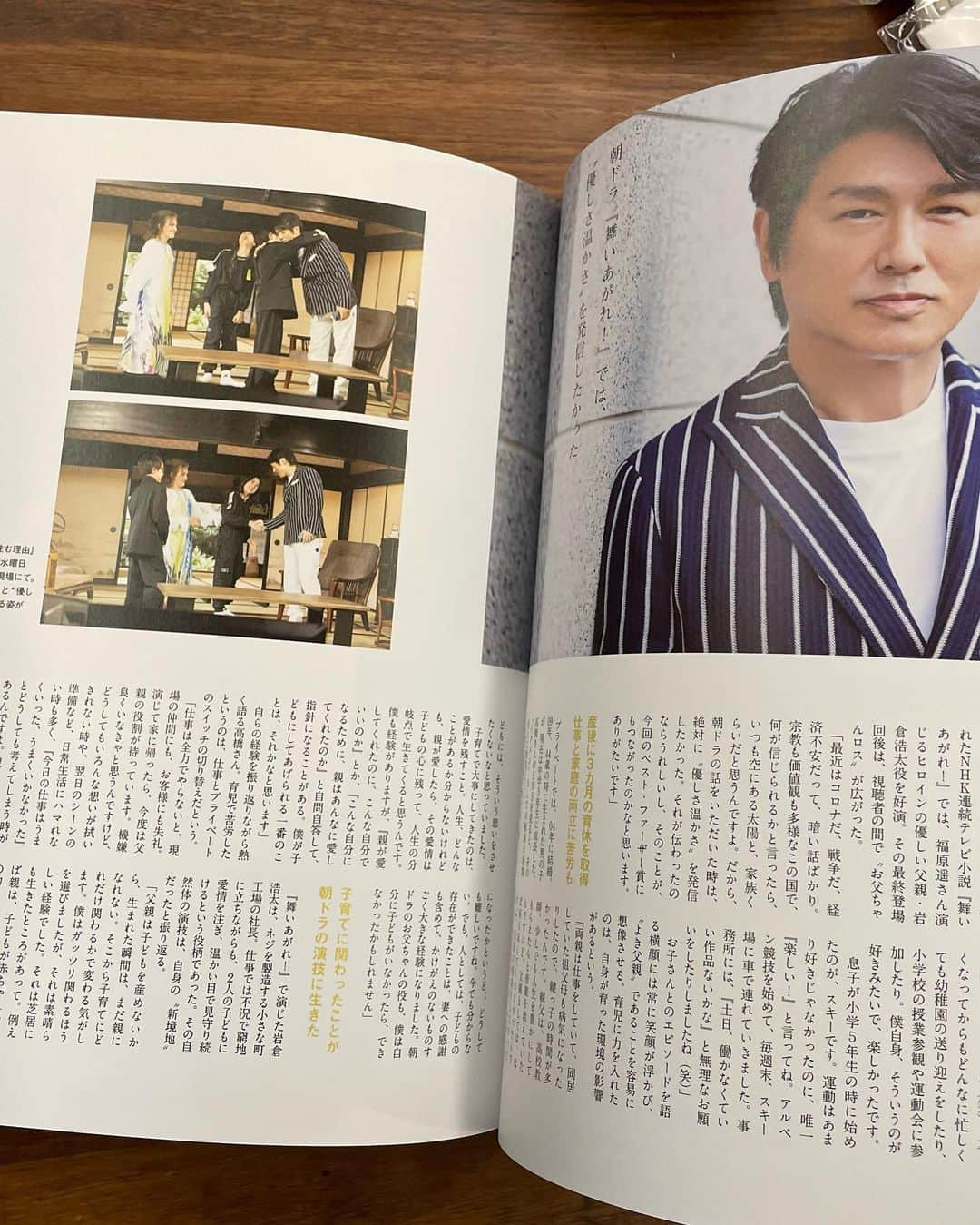 高橋克典さんのインスタグラム写真 - (高橋克典Instagram)「ベストファーザー賞 芸能部門でいただきました！  今年は朝ドラでのお父ちゃん、浩太さんのおかげでこの賞いただいたのは間違いありません。  だって実際の僕はと言えば、 子供が産まれて、育休をとり、できることはやってきた。  子供が産まれ、妻への感謝、 僕にも、心がもう一つあったのかと思うくらいの家族への愛情はずっと変わらないんだけど、  僕にとってモデルケースがない父親像。 一生懸命父親やってはいるけれど、 あー、なんでこれっぽっちなんだろう、 なぜこんなことしか言えないんだろう、などと  未だ試行錯誤、格闘の日々で、 ベストファーザーなわけがない。笑  がんばれ❗️との激励賞と受け止め、ありがたく。  ありがとうございます😊  そして、ベストスマイル賞😀、  これ嬉しい。若い頃は笑顔がいいと言われるのが嫌で、。笑  でも最近は大事なことだなと、 なんの抵抗もなくなってきて。 笑顔に勝るものはないよね。 どんな時でも。 でもこれもきっと浩太さん効果も。こんな時代だから、毎朝お茶の間にお邪魔する朝ドラでは、優しく温かいお父さんでいたかったので。俳優としても嬉しい。  そしてベストネクタイスト賞、といただいて、、、。  いつも役作りの時、その役の性質やシーンごとに、 ネクタイと格闘してるから、これもとても嬉しいです。  なんだか身に余る光栄でございます。関係者の皆様ありがとうございます。  これを励みに、今まで通り生き、さらに今だからこそ、 自分にできること、探していきます。 ありがとうございました。」6月8日 21時14分 - katsunoritakahashiofficial