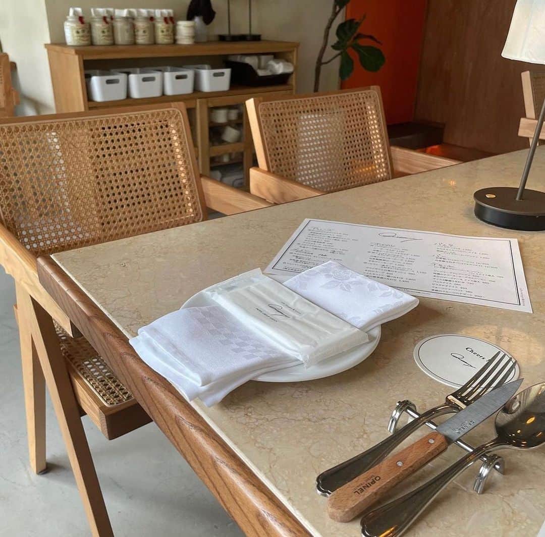 まゆのインスタグラム：「Queency 🍽️  #queency #cafe #表参道カフェ」