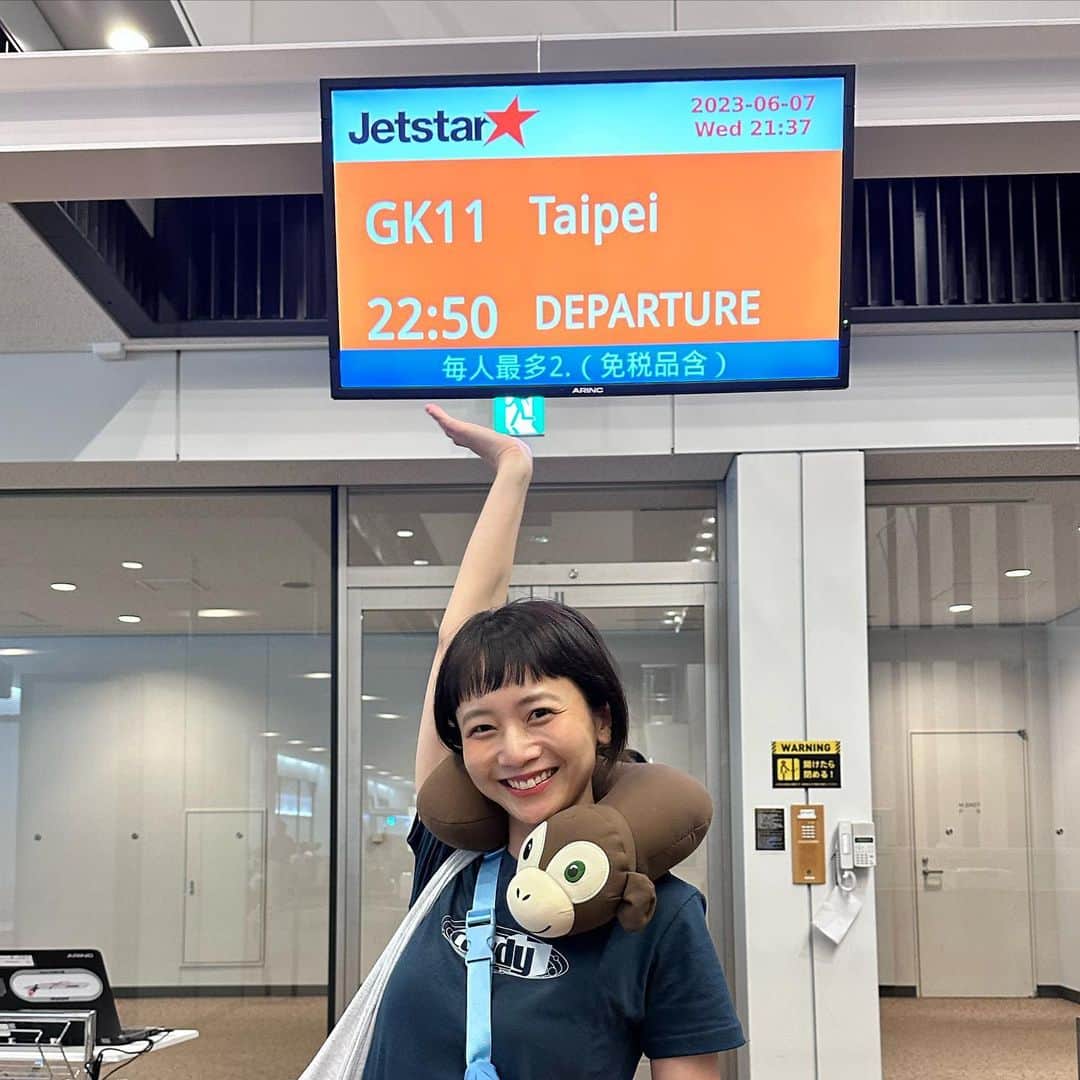 三戸なつめさんのインスタグラム写真 - (三戸なつめInstagram)「とある撮影のため、お久しぶりの台湾へーー！🇹🇼🌏 搭乗する前からウｯキウキなわたしです🐒笑 台湾に行ける日をどれだけ待ち望んだことか、、、、🥲✨ ジェットスター @jetstar_japan でびゅーんと✈️ 週 5~7 便運航されていて、往路復路共に夜便だから行きは仕事後に出発して次の日の朝から活動できる！ おかげで今日 1 日台湾満喫できたよ〜☺️ お仕事でなかなか長期の休みが取れない方だったりはめちゃくちゃおすすめなのよ🦭✨✨ とゆーわけで、弾丸台湾楽しみます🇹🇼💕 ストーリーが台湾だらけになりますと報告しておきまする🥸(もう遅い)  #ジェットスター #jetstar_japan #pr #mito_natsume」6月8日 21時09分 - mito_natsume