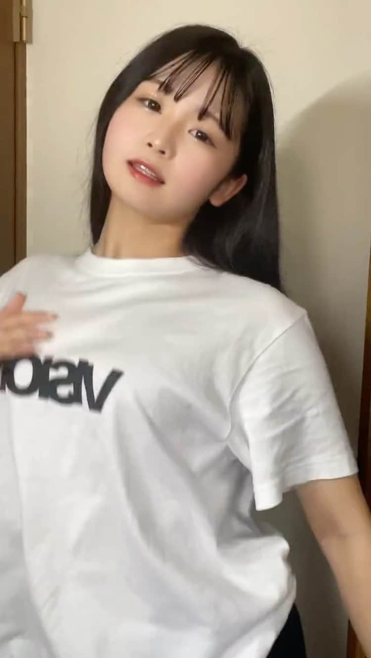 【TikTok】高校生エンタメ研究所のインスタグラム：「すごく人気の沖縄JC🌺 もえちゃん ⁡ みんなを魅了してやまない 今話題のスーパー中学生です👼✨ ⁡ 【本日のモデルさん】 @m_oe.0411  ⁡ TikTok ⇒ moena315（🖤🤍もえ🖤🤍） ⁡ いつも見てくれて ありがとうございます✩ ⁡ 全国の皆さまが推してる 高校生をご紹介👼 ⁡ リール投稿はDM投票制で 選出させて頂いてます。 #TikTok総選挙 ⁡ 『今、日本一モテてる高校生』 をリアルに掲載しているメディア ⁡ 全国の芸能事務所 各メディア、雑誌の編集部 レコード会社も含めた プロデューサーの方々と 提携しています！ ⁡ 次世代スター発掘などにも 貢献できれば光栄です。 ⁡ ⁡ 〜運営からのお願い〜 ⁡ いいね！お気に入りボタン！ ポチッとして頂けると嬉しいです👍 ⁡ また、投稿の下にある 飛行機マークを押してシェアして いただけると喜びますっ‪⸜‪‪☺︎‬⸝‬‪‪ ⁡ 初めましての方は フォローよろしくです！😘 ⁡ #jc  #jcブランド  #jc3  #女子中学生  #可愛い女の子 #tiktok #ダンス動画 #ティックトック #美少女 #沖縄美少女図鑑  #ギャル #japanesegirl  #tiktokjapan  #japanesetiktok」