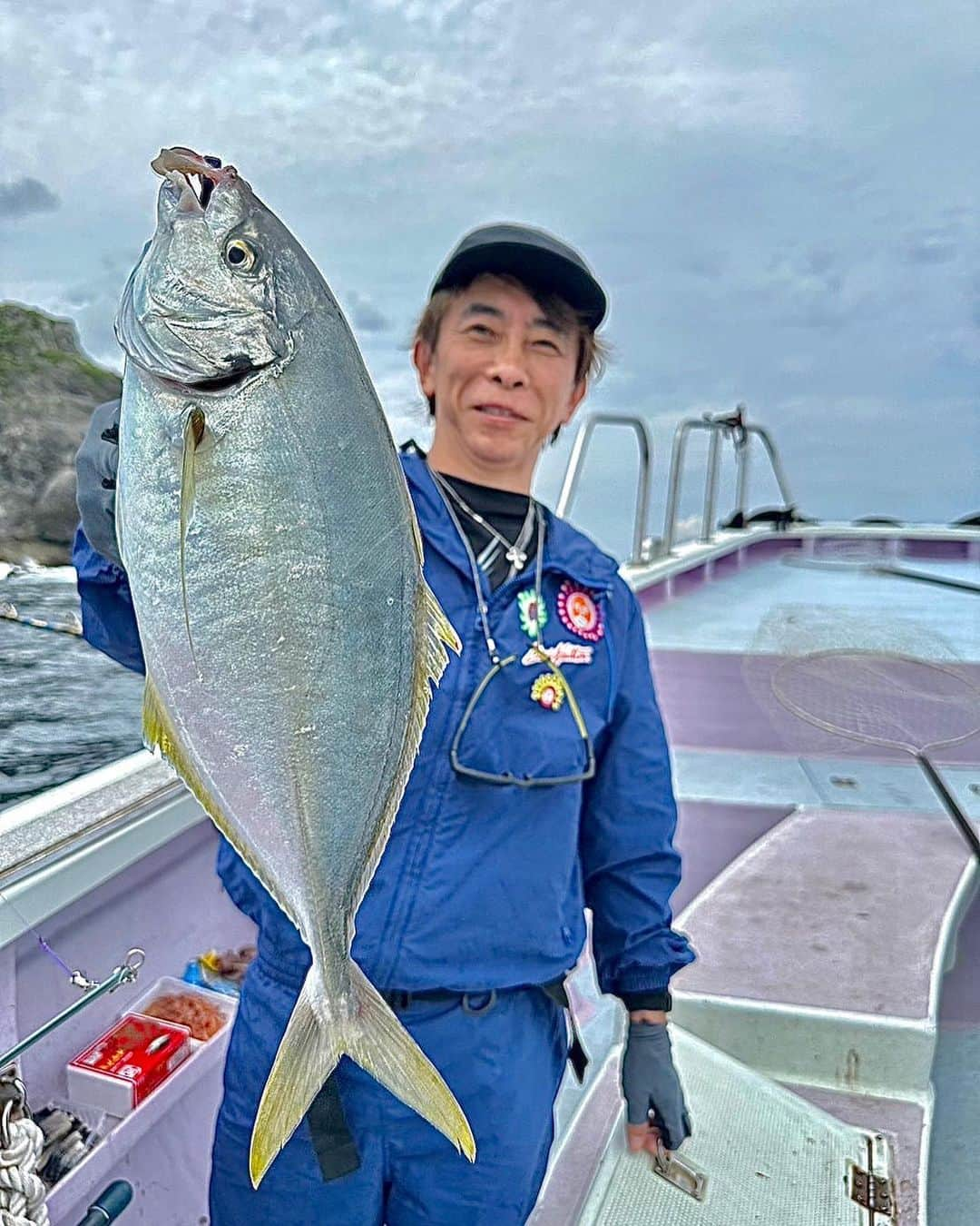 松浦勝人さんのインスタグラム写真 - (松浦勝人Instagram)「久々に西山さん、小泉さんと新島まで釣り行ってきた！  シマアジ、アカハタ etc...」6月8日 21時15分 - max_matsuura