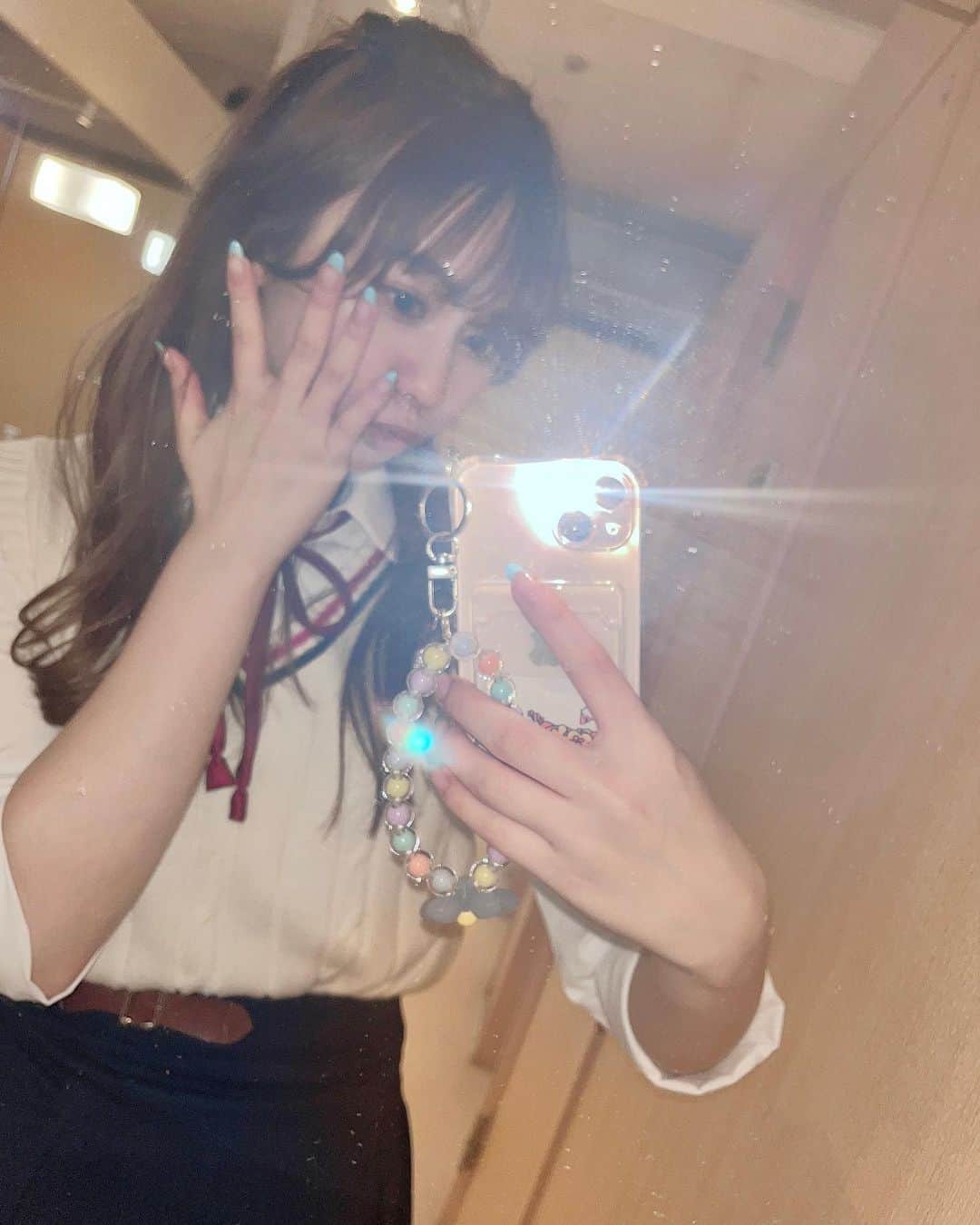 松本慈子のインスタグラム：「* 水色フレンチネイル…🩵 フレンチネイル好きなんだよね〜🥹  #フレンチネイル #水色ネイル #ネイル」