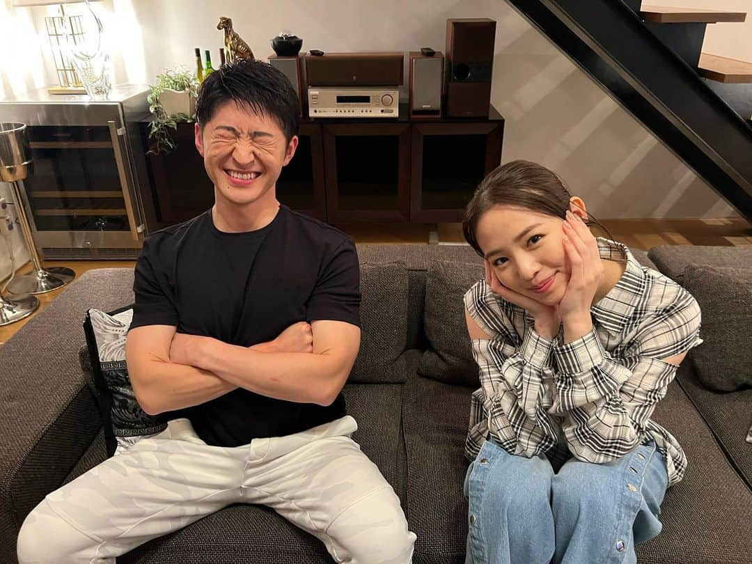 ケイジとケンジ、時々ハンジ。さんのインスタグラム写真 - (ケイジとケンジ、時々ハンジ。Instagram)「.  キングとさやかのおうちデート👑💞 こんなにチャーミングなのに…😭‼️  #ケイジとケンジ時々ハンジ #佐野玲於 #横田真悠 #GENERATIONS #ただいま最終回オンエア中！  .」6月8日 21時25分 - keiji.kenji.hanji