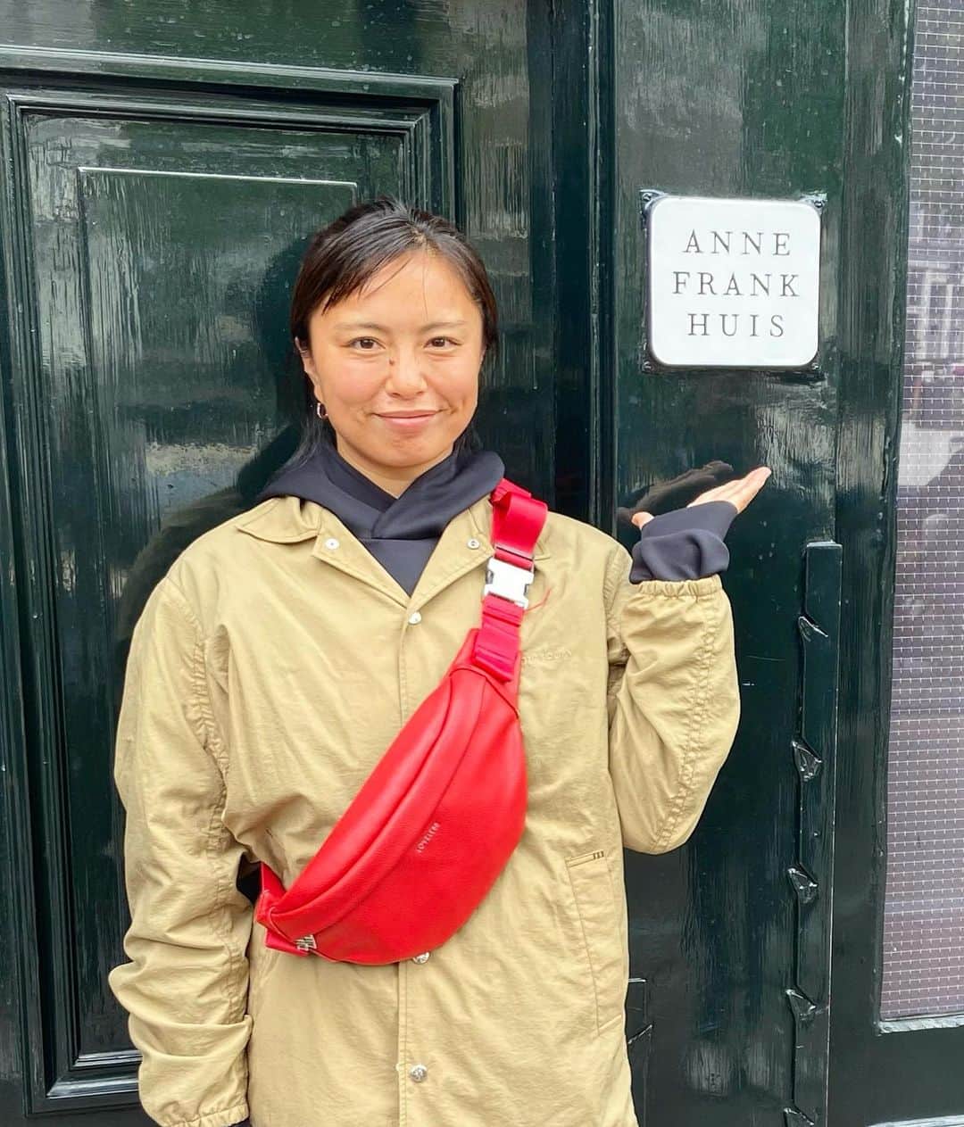 桑井亜乃さんのインスタグラム写真 - (桑井亜乃Instagram)「※ オランダ・アムステルダムへ🇳🇱 Amsterdam7sに参加してきました🏉  1日目は男子の試合を5試合 2日目は男子の試合を4試合、AR1試合 男子のセミファイナルを担当させてもらいました！  スピードがはやい中での状況判断が毎試合必要。 特に前半はめちゃくちゃはやい。 ワイドにボールも動くし、継続するし、コンタクトのインパクトも激しいし、、、  この2日間で男子の試合を9試合レフリーできたのはものすごい収穫！！！ ぶつかってちょっと宙を舞ったけど🫣 中々の試合数で足もパンパンになったけど、充実感とか達成感とか今ここで出来ていることが幸せだなって感じています。 去年はイギリス留学中に参加させてもらっていた大会🏉あの時からもう1年経ったんだなって。  あと3ヶ月でレフリーをはじめて2年になります。 毎日がチャレンジだし、目標持って挑戦することに意味があると思っています。 結果はどうなるかわからないし、目標は高いところにあるけど、今を大切にもっともっと成長したい。  今回も素敵な仲間に囲まれて、素敵な大会に参加することが出来ました🙂  昨日、帰国しました🇯🇵 ありがとうございました♡  #Amsterdam7s #オランダ #アルカス熊谷　#panasonicwildknights #rugby7s #ラグビー #ラグビー日本代表 #サクラセブンズ #ラグビー #rugby #女子ラグビー #レフリー #referee #八木橋百貨店 #canterbury #puma #大正製薬 #五反田病院 #きたもと脳神経外科クリニック #解説 #コメンテーター #commentator #女子アスリート #anokuwai #worldseries #オリンピック #cheese #風車 #netherlands #amsterdam」6月8日 21時25分 - ano.1020