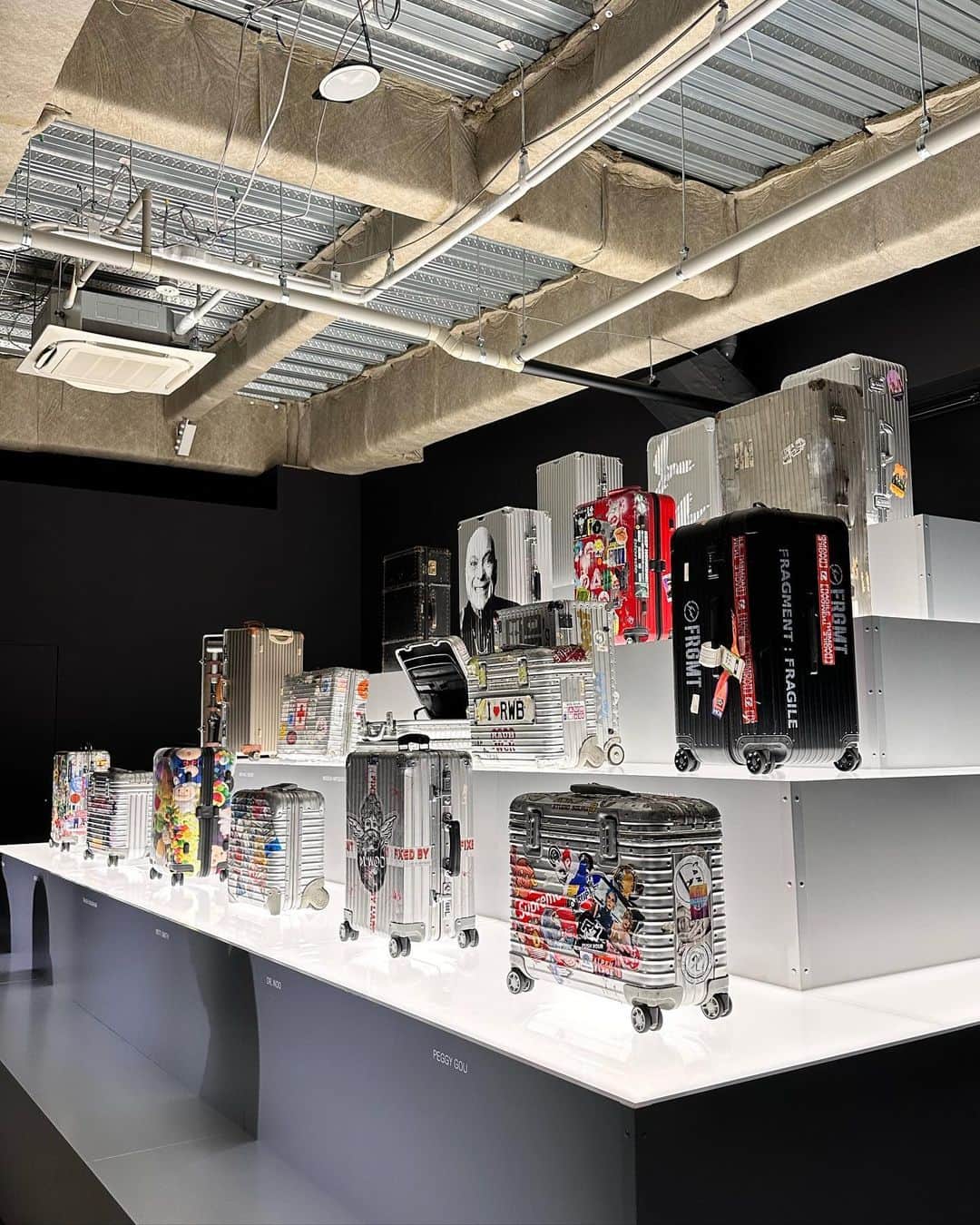 VERBALさんのインスタグラム写真 - (VERBALInstagram)「@rimowa #SEIT1898 in Tokyo🗼🌐✨」6月8日 21時27分 - verbal_ambush