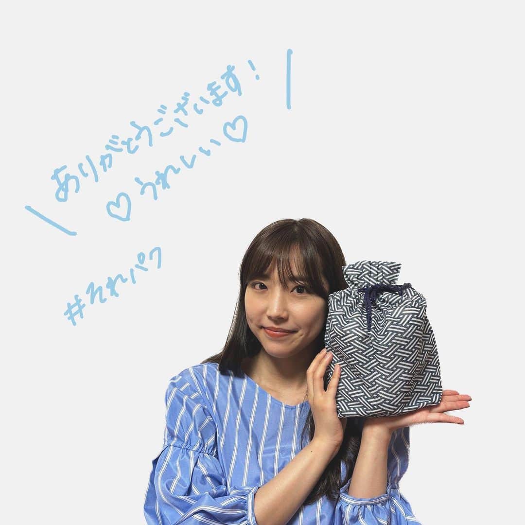 渥美友里恵のインスタグラム：「先日、それパクスタッフさんから お誕生日プレゼントいただきました🥹🫶🏻  サプライズにびっくりしながらも 嬉しくて1日ずっとウキウキしちゃってました☺️ メッセージも嬉しかったなぁ しかもどれも大好きなもので… お忙しい中本当に有難い気持ちでいっぱいです。 美味しくいただきます！！  素敵なプレゼントありがとうございました🧁🩵  #それパク」