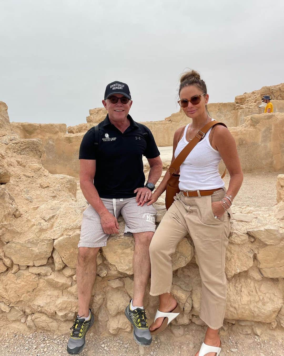 ガブリエル・アンウォーのインスタグラム：「En route to The Six Senses by way of Masada @shareefmalnik」