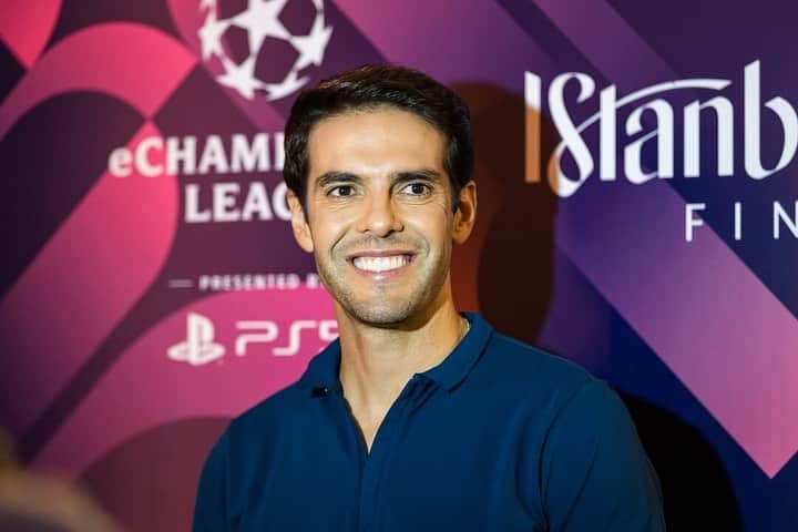 カカのインスタグラム：「what an event 🙌 Thanks for having me & congrats to @emreyilmazz80 for winning the eChampions League 2023 🎮🏆  #eCL @championsleague @easportsfifa」