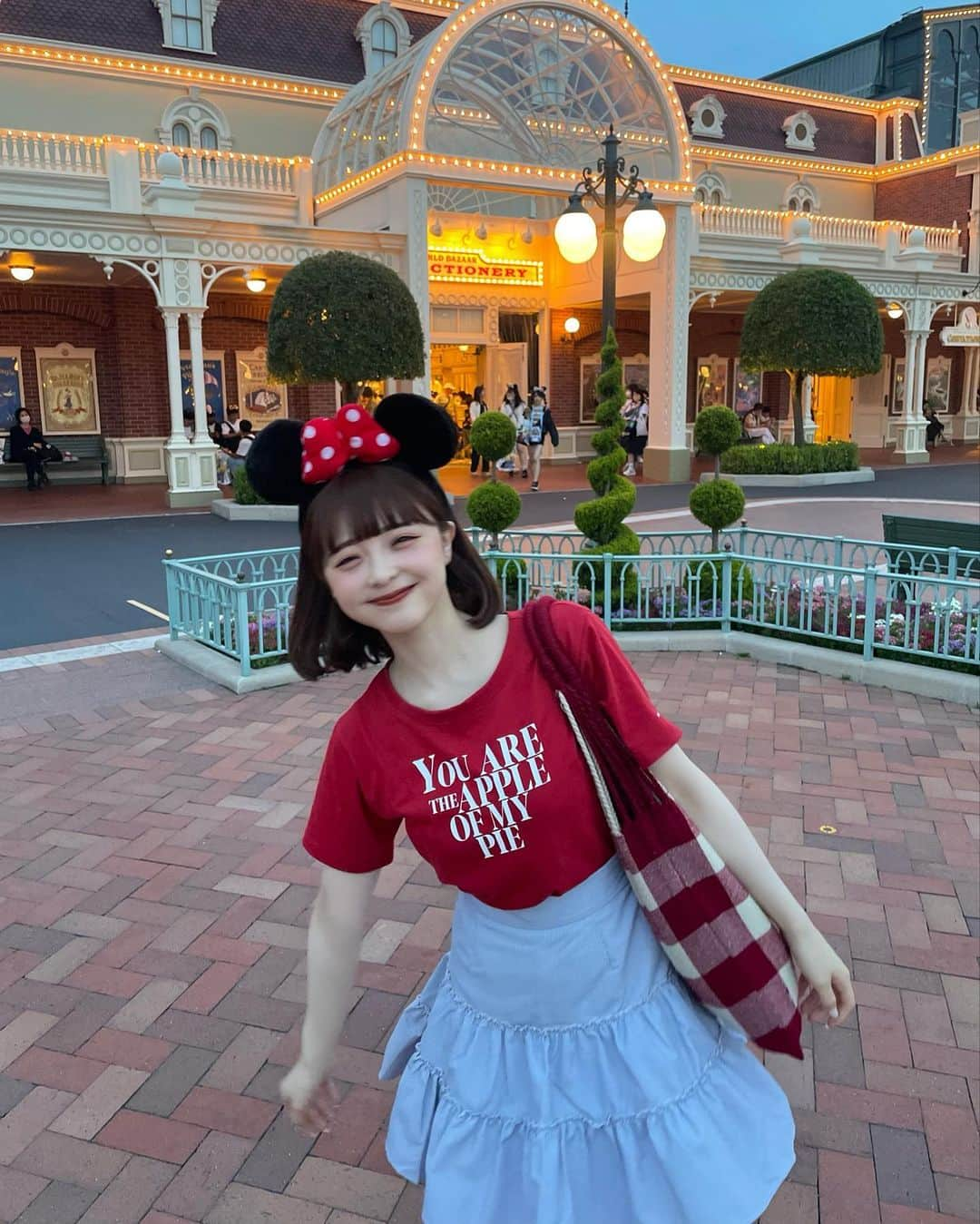 新田湖子さんのインスタグラム写真 - (新田湖子Instagram)「急遽決まったDisney land🐭🪄 だいぶ前だけど.. 40周年ディズニー行けてうれし、♡」6月8日 21時49分 - coconitta0809