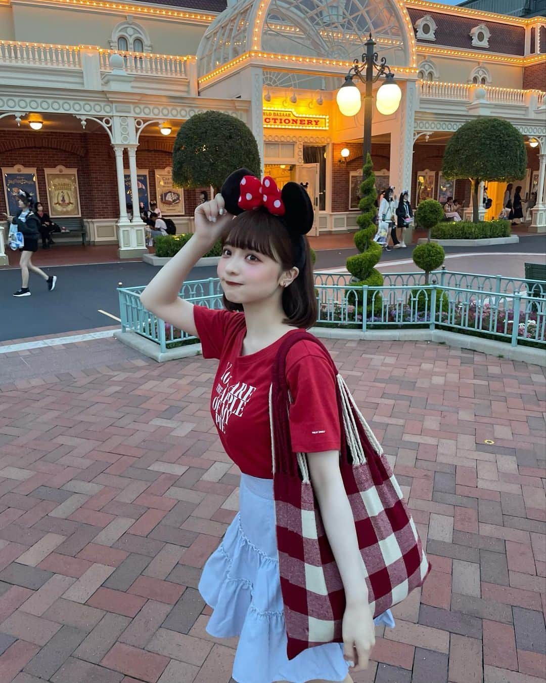 新田湖子さんのインスタグラム写真 - (新田湖子Instagram)「急遽決まったDisney land🐭🪄 だいぶ前だけど.. 40周年ディズニー行けてうれし、♡」6月8日 21時49分 - coconitta0809