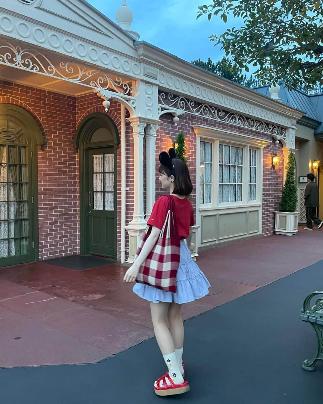 新田湖子さんのインスタグラム写真 - (新田湖子Instagram)「急遽決まったDisney land🐭🪄 だいぶ前だけど.. 40周年ディズニー行けてうれし、♡」6月8日 21時49分 - coconitta0809