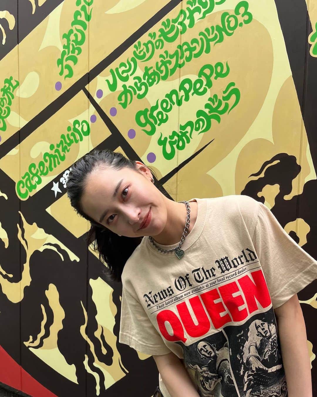 早坂風海さんのインスタグラム写真 - (早坂風海Instagram)「なんか凄い壁🐈 ⁡ と、ピザ🍕 ⁡ ⁡ ⁡#安定のTシャツスタイル #早坂風海 #カザスタグラム」6月8日 21時44分 - kazami42_official