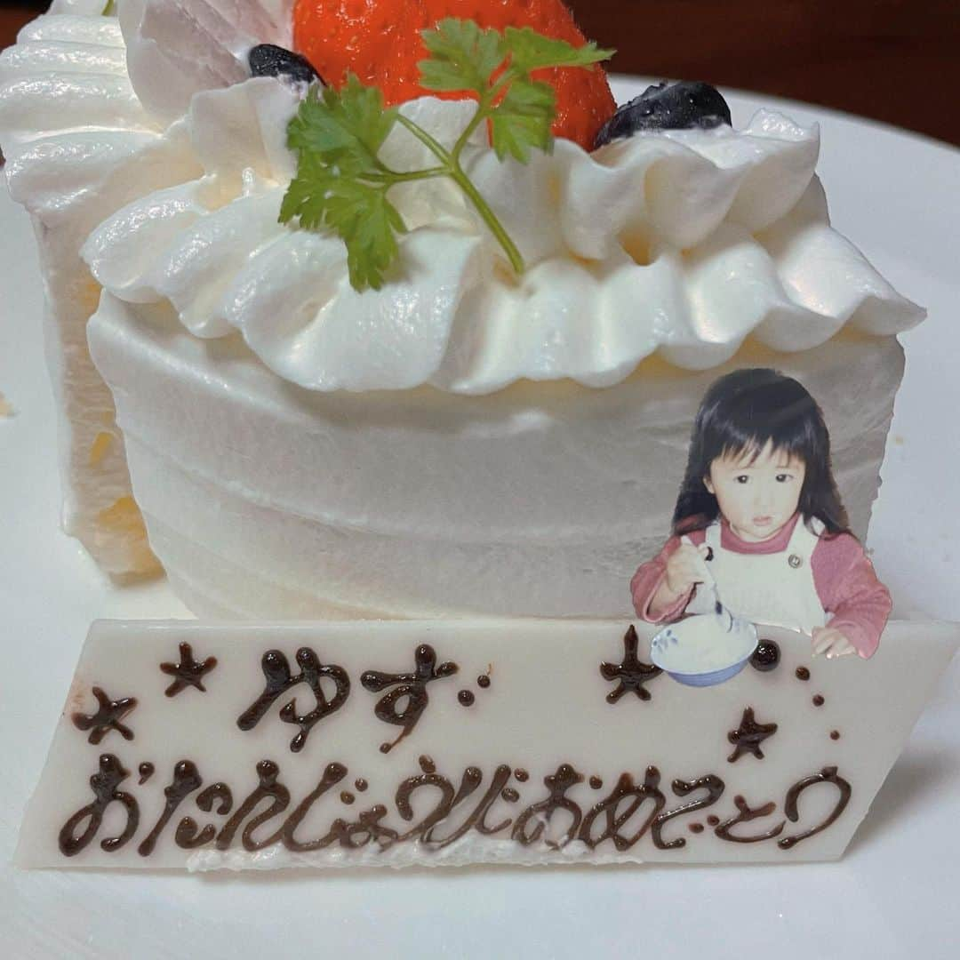 樋口柚子さんのインスタグラム写真 - (樋口柚子Instagram)「お誕生日でした🎂 食べ始めてから写真を撮り忘れてたことに気付く せっかちさは相も変わらず…😅  また1年、元気に、 大きな心で過ごしたいなと願う1日になりました🫧  コメントやDM、 メッセージなどでお祝いをくれた方々、 今日、私を思い出してもらえたと思うと とても嬉しい気持ちです☺️ ありがとうございます🌷  幸せだ〜〜〜！！！」6月8日 21時44分 - higuchi_yuzu_official