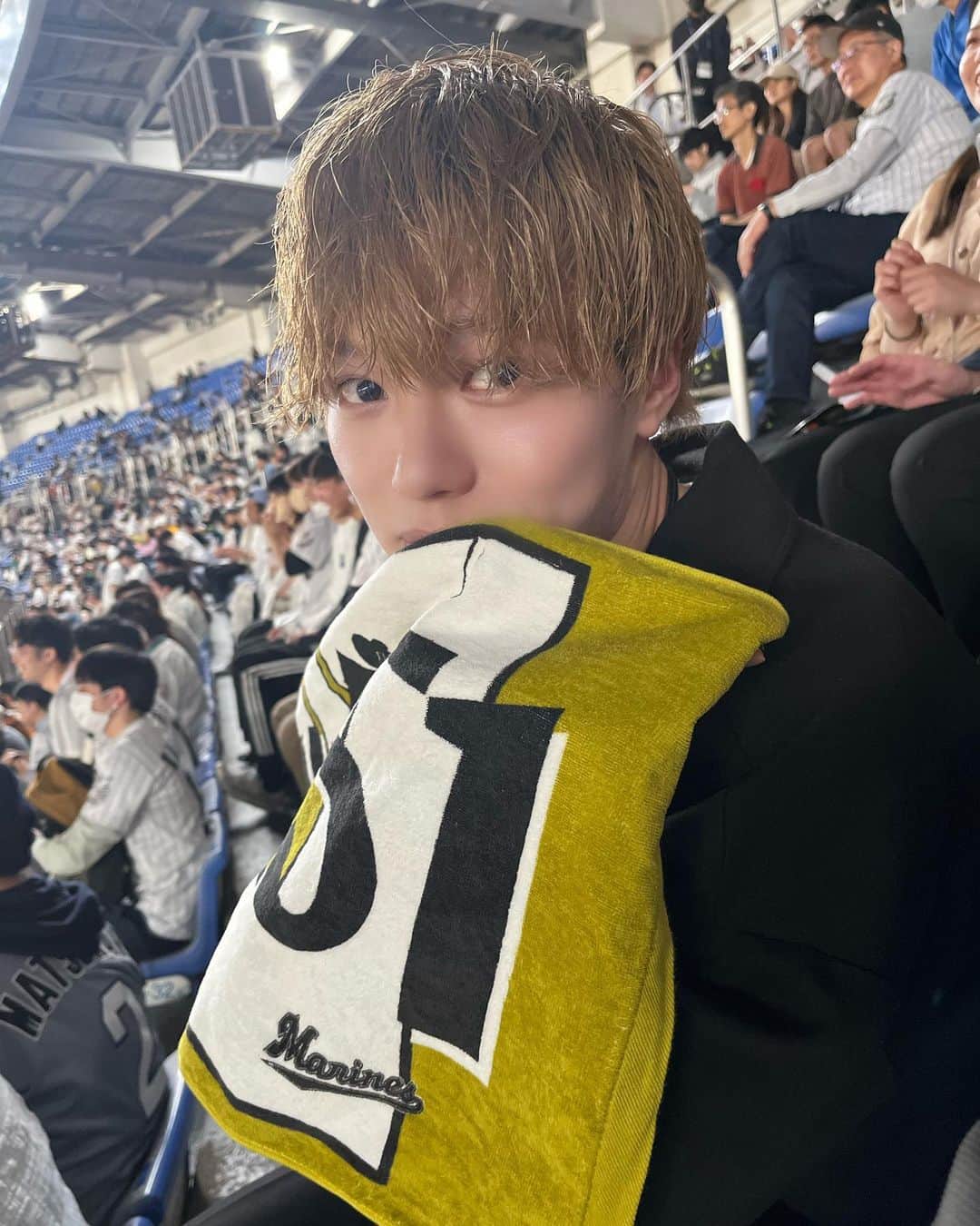 佐瀨清隆のインスタグラム：「' . . . . . 野球のルールも応援歌も全部教えるけど、 一緒に観る？ . . . . . #野球観戦#chibalotte#ロッテファンと繋がりたい#野球観戦好きな人と繋がりたい  #instalike#followme#followforfollowback #맞팔#데일리#소통#좋아요#선팔#셀카#셀스타그램#フォロワー募集中 #フォロー希望 #먹스타그램#팔로우 #좋아요반사#얼스타그램#오오티디#부산#카페#먹방  #followforfollowback #フォローバック #おしゃれさんと繋がりたい#メンズヘア#mensfashion#mensmodel#photooftheday」