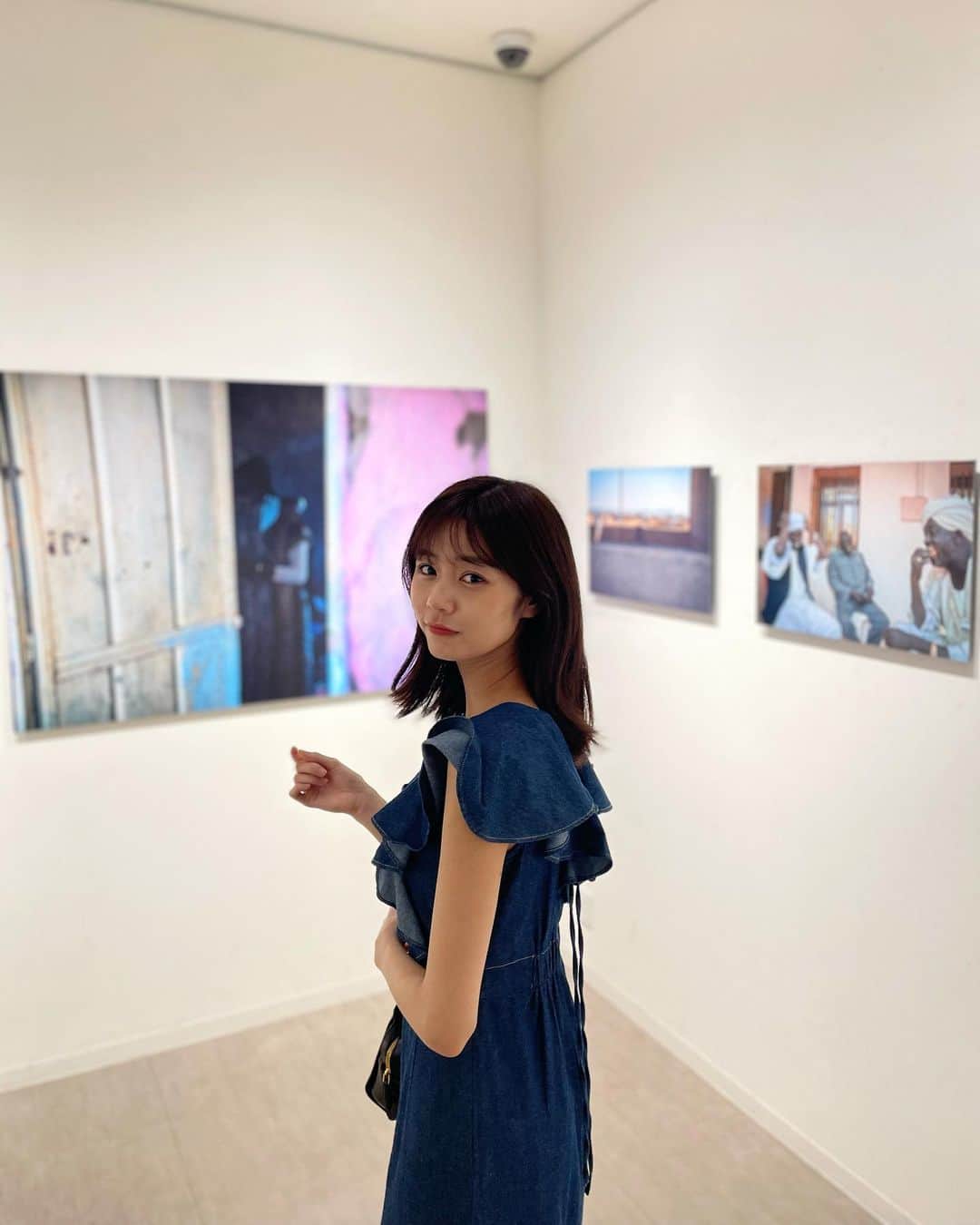杉浦みずきさんのインスタグラム写真 - (杉浦みずきInstagram)「. 堀潤さんの「スーダン写真展」に行ってきました✨ 子供たちの美しく澄んだ瞳がとても印象的でした その目になにを見て、なにを思っているんだろうと、もっと知りたくなりました  恵比寿と両国で同時開催されているので、是非行ってみて下さい  恵比寿では、堀さんが実際に取材された映像もあり、スーダンの実情を覗くことができます  恵比寿　弘重ギャラリー 両国　ピクトリコギャラリー  @junhori79」6月8日 21時51分 - mizuki_sugiura