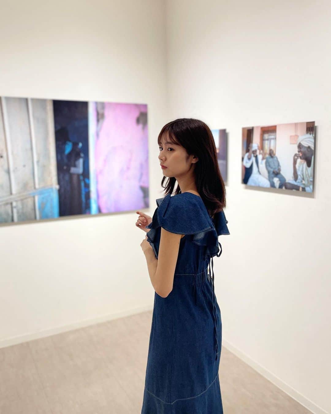 杉浦みずきのインスタグラム：「. 堀潤さんの「スーダン写真展」に行ってきました✨ 子供たちの美しく澄んだ瞳がとても印象的でした その目になにを見て、なにを思っているんだろうと、もっと知りたくなりました  恵比寿と両国で同時開催されているので、是非行ってみて下さい  恵比寿では、堀さんが実際に取材された映像もあり、スーダンの実情を覗くことができます  恵比寿　弘重ギャラリー 両国　ピクトリコギャラリー  @junhori79」