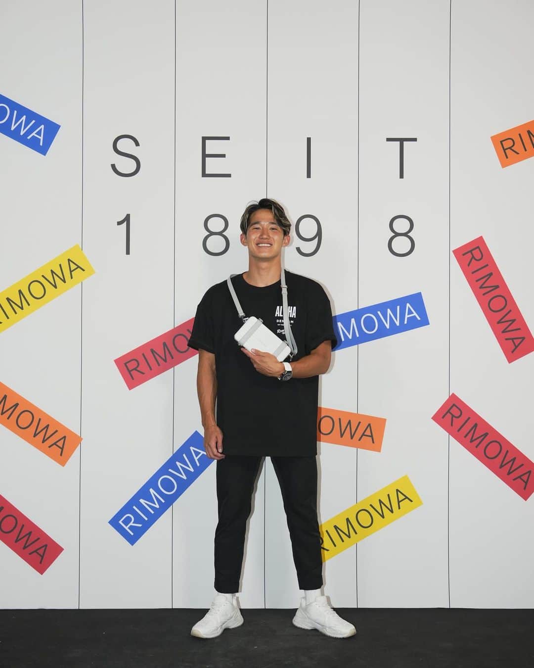 荒井陸のインスタグラム：「. RIMOWA 125 Anniversary 🧳『SEIT 1898』🧳 I wanna go around the world with RIMOWA🌍✈️  I'm here in Tokyo, Japan for the opening of the @rimowa 's "SEIT 1898" exhibition. The 125-years history of Rimowa is in Harajuku.  #RIMOWA125 #RIMOWAseit1898」