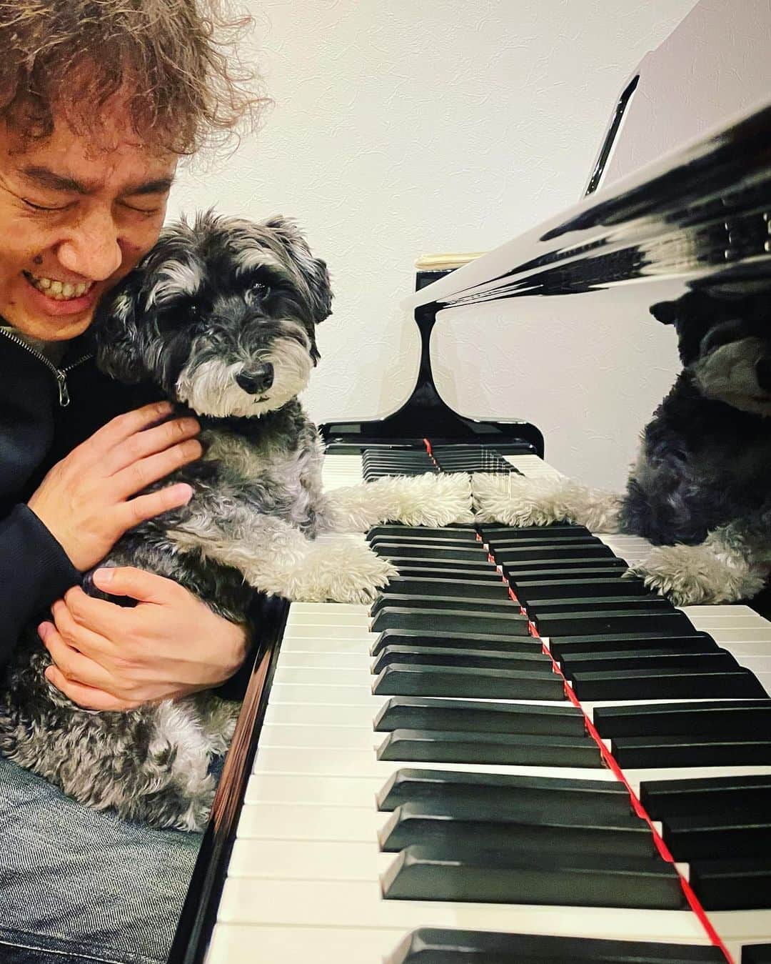塩谷哲のインスタグラム：「57歳になりました。 本当にたくさんのお祝いメッセージありがとうございました。 一つひとつの言葉を噛み締め､一つひとつの想いに感謝して､更に元気にやっていきたいと思います🙇‍♂️」