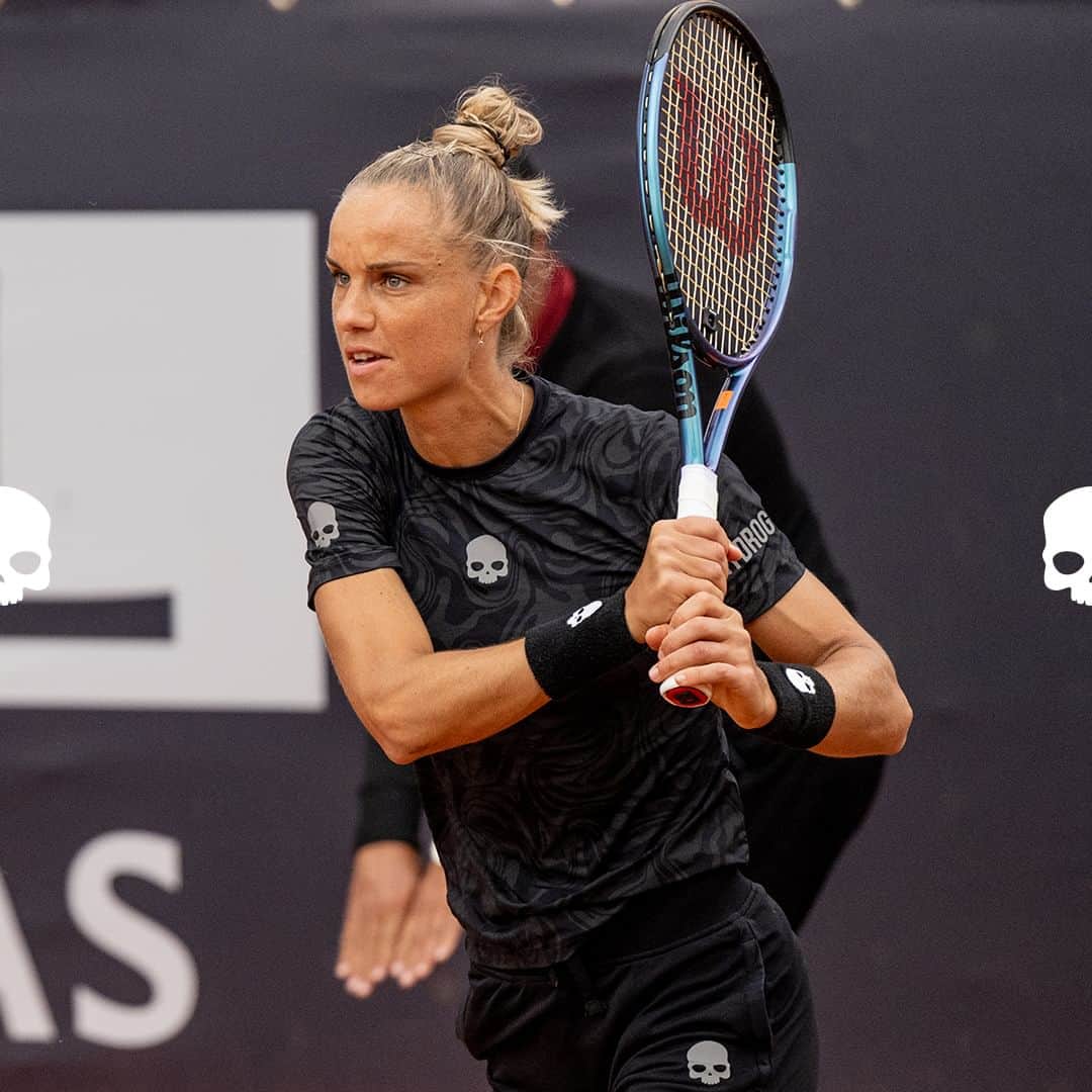 のインスタグラム：「Hydrogen Tennis ambassadors prove that fashion and sport are a winning combination at Roland Garros!  @arantxarus1 dresses HYDROGEN CHROME uniform discover all the color variants available at hydrogen.it | shop in bio  #hydrogen_official #luxurysportwear #tennisuniform #rolandgarros」
