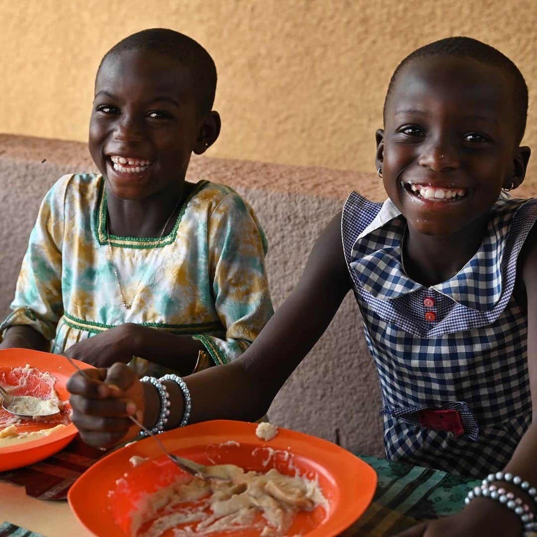 unicefさんのインスタグラム写真 - (unicefInstagram)「What healthy meal makes you smile? Let us know in the ...
