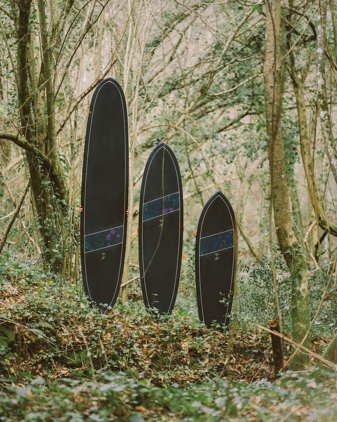 ホセ・ゴンザレスさんのインスタグラム写真 - (ホセ・ゴンザレスInstagram)「Surfers! I’ve collaborated with @wavegliders / @wavegliderssurfshop on a limited edition surfboard set inspired by “Local Valley.” The collection features three hand-shaped boards: Fish, Mid-light, and Longboard, all featuring inlay artwork by @hannele.fernstrom. Only available for a fortunate few 🌊☀️」6月8日 22時04分 - jose.gonz.music