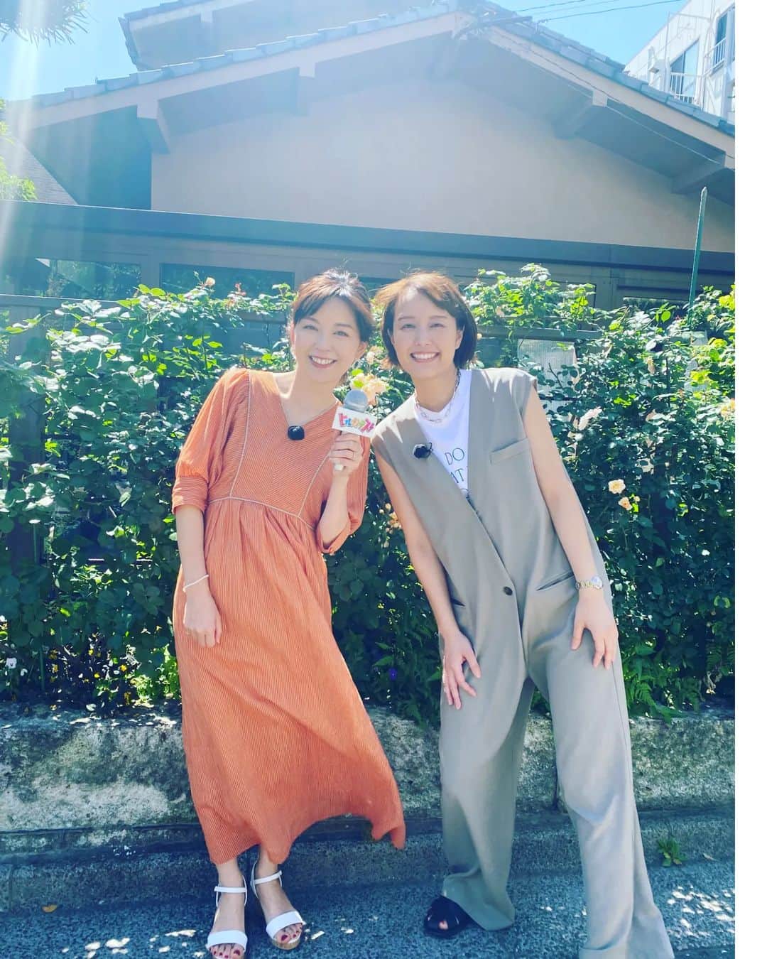 のインスタグラム：「明日のヒルナンデス！に 同期と！！！  楽しみ半分 不安半分😅  ロケが 楽しかったのは 確か！  大先輩も加わり でも なんか やっぱり 変な感じ！😅  ふ〜 緊張する〜😆  #ヒルナンデス #大先輩もいっしょ #日テレ #フジテレビ #アナウンサー  #2002年入社」