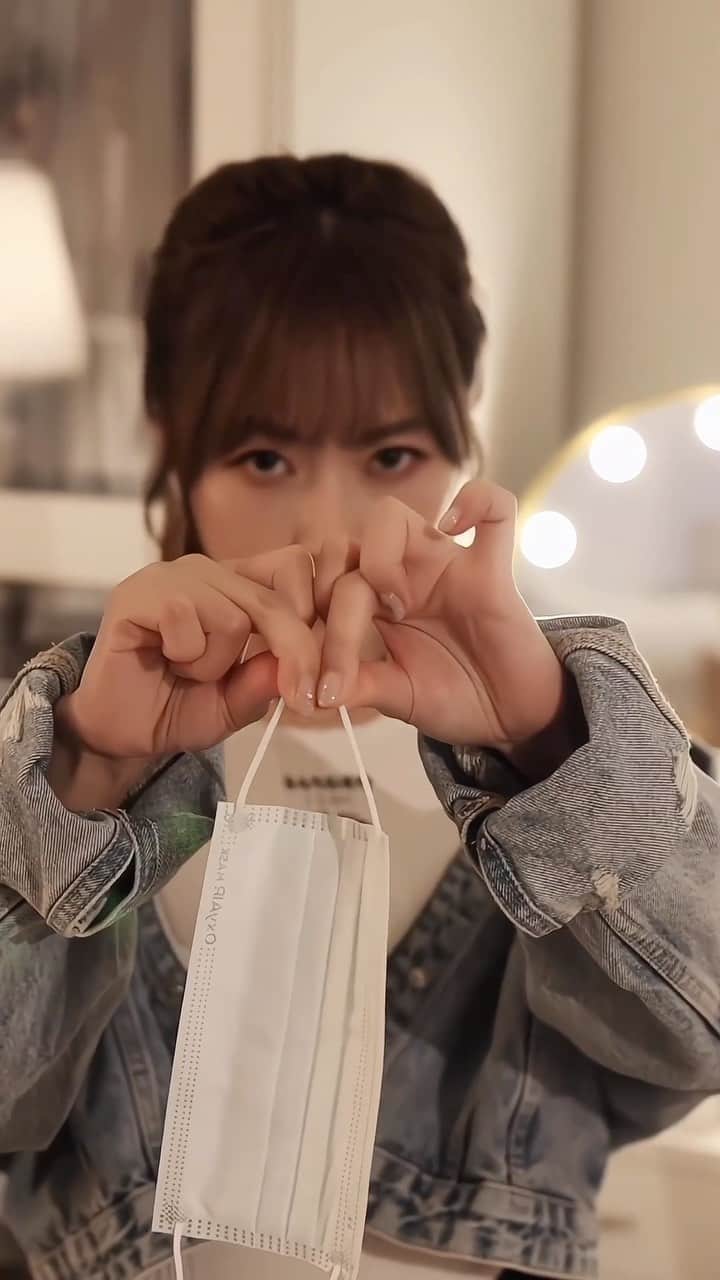 Miss Hunnyのインスタグラム：「Lots of people have got sick recently. Our ears will be very busy again😷  Special thanks @odyleung」