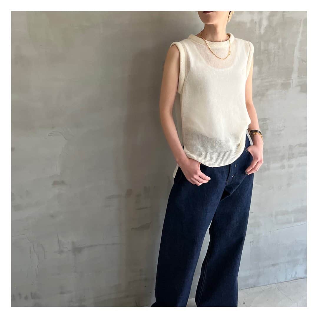 エリオポールのインスタグラム：「2023 Summer Collection  Knit  16.500yen / HÉLIOPÔLE   Ref: 13003090041HN Color: Ivory. Black Siz: 38  店舗にてお電話による通販対応も承っております。  HELIOPOLE代官山店  03 3770 6438  HELIOPOLE 札幌店  011 209 5455  HELIOPOLE 広島店  082 542 7033  ※広島店では現在対応しておりません。  @heliopole_official #HELIOPOLE  #エリオポール」