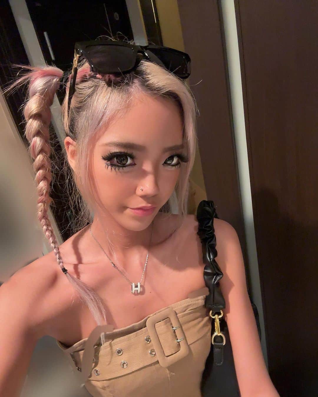 ちみれなのインスタグラム：「4月5月皆勤賞だったー💮 今月もがんばろーー！ #読書感想文1番苦手でやったことなかったのにここにきてブックレポートやらされてる #言い方英語に変えただけだよね？ #しかも戦争のお話 #歴史も戦争も高校の時かじってないから戦争のお名前とかわからないよ #なのに戦争のゼミ入ってるのだけは突っ込んで #わかってるふりするのだけはうまい #ここから今からやればいいはじめればいい🎶」