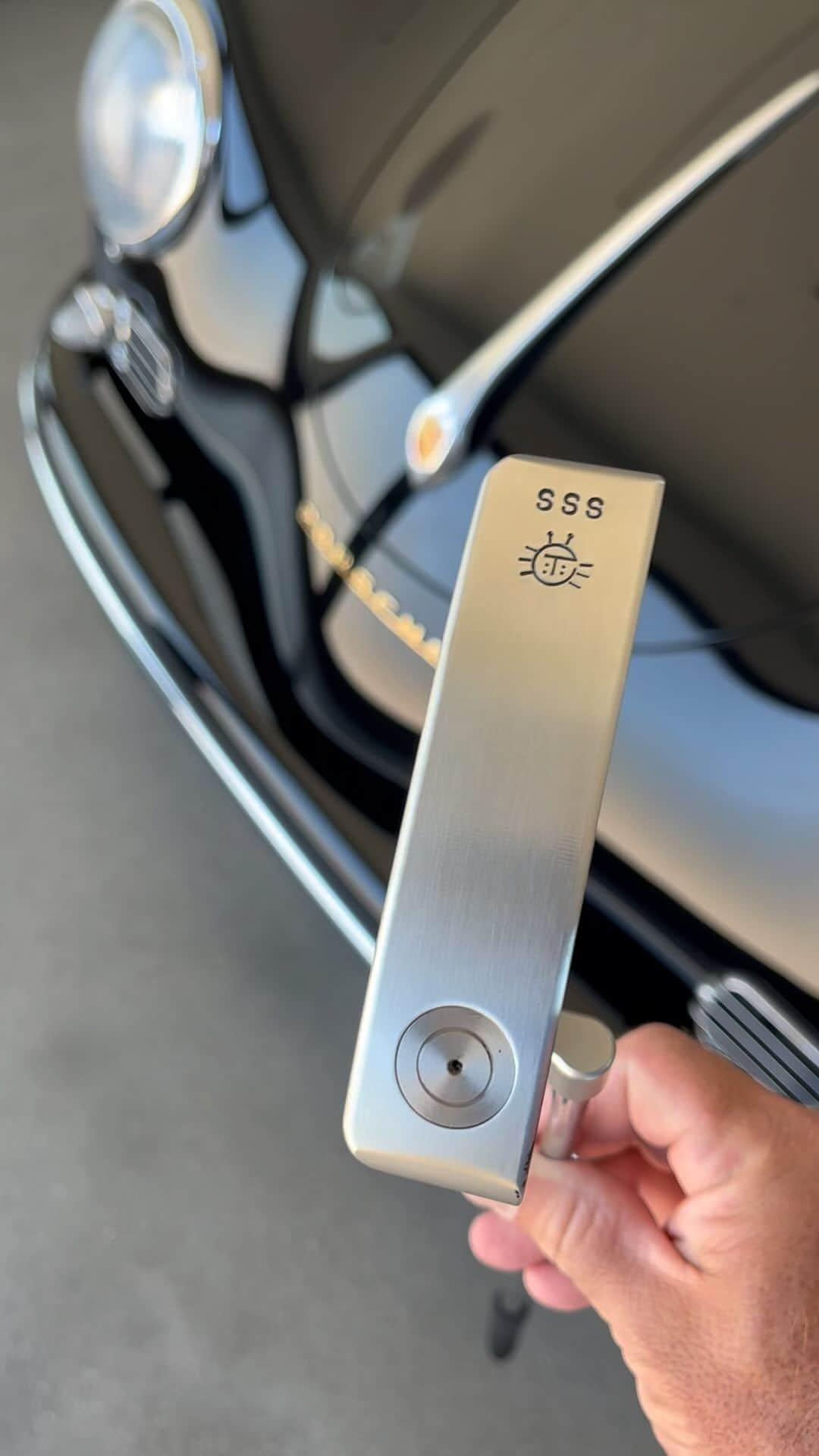 ポール・ケーシーのインスタグラム：「Too many beautiful things to focus on.  . Happy 75th anniversary Porsche and new putter day. Today is a good day.  . #porsche #scottycameron」