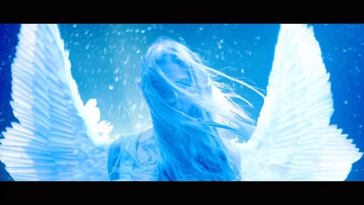 グライムスのインスタグラム：「New music Link in bio!」