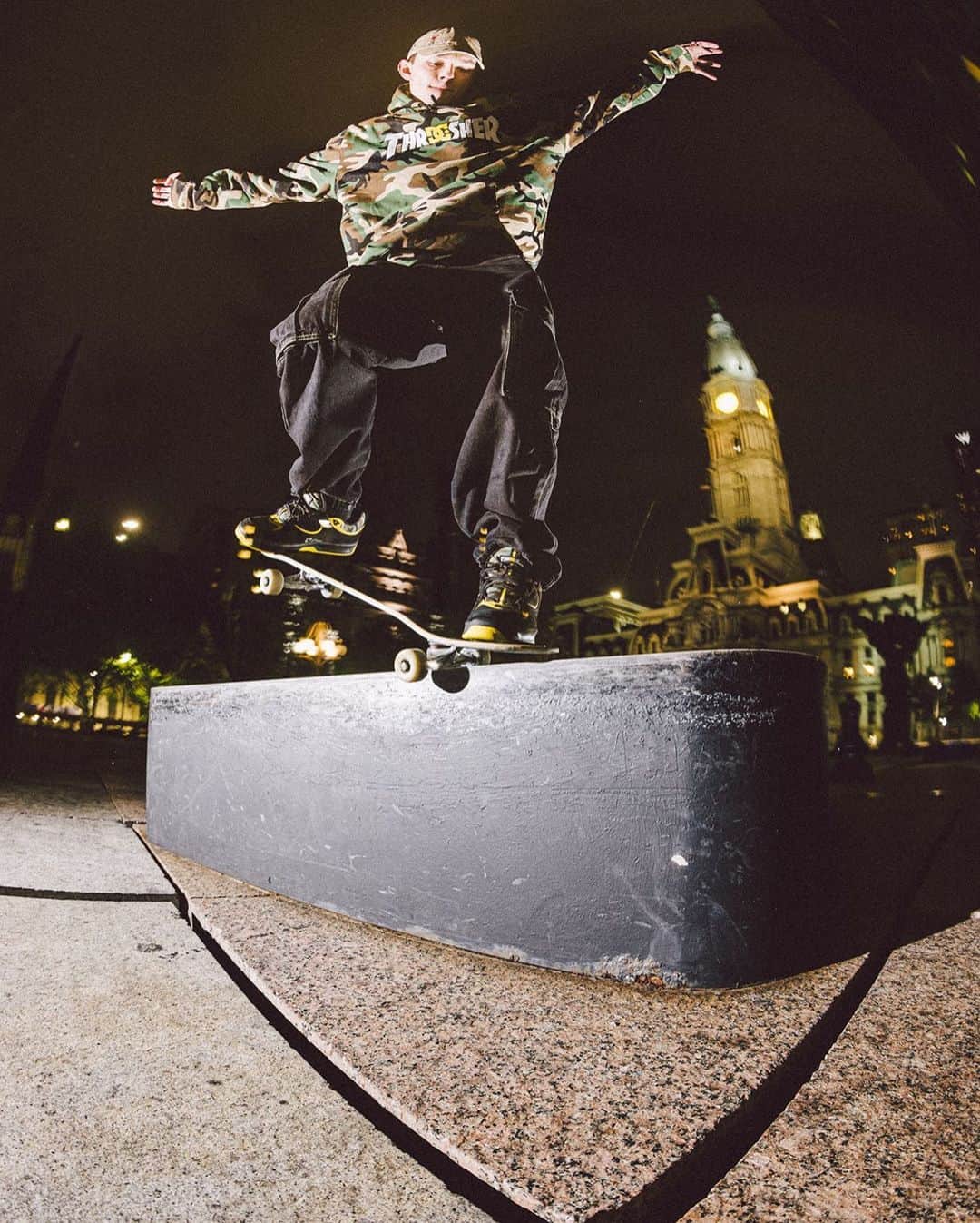 DCシューズのインスタグラム：「@chris_falo Backside Nosegrind in the new @thrashermag x Kalynx Zero 🗣️  📸: @mikeheikkila  #Kalis25」