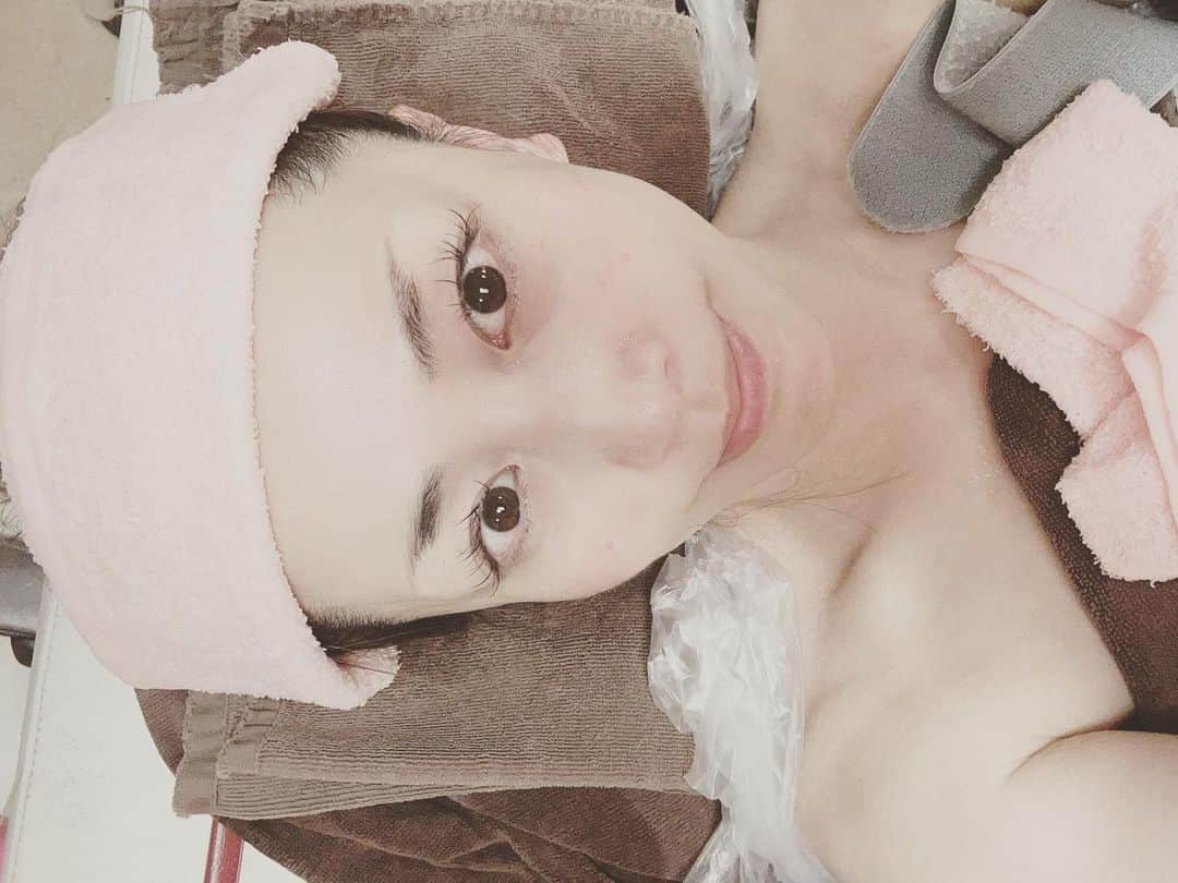 小林美香子のインスタグラム：「日曜日は、こんな感じで身体のリフレッシュしています。  20代の頃から通っているエルセーヌです。  今ある動ける身体はエルセーヌのおかげも多大です。  内容は修行に近いですが、血巡りや筋肉と向き合う時間になります。  感謝です🌸🌷🌸」