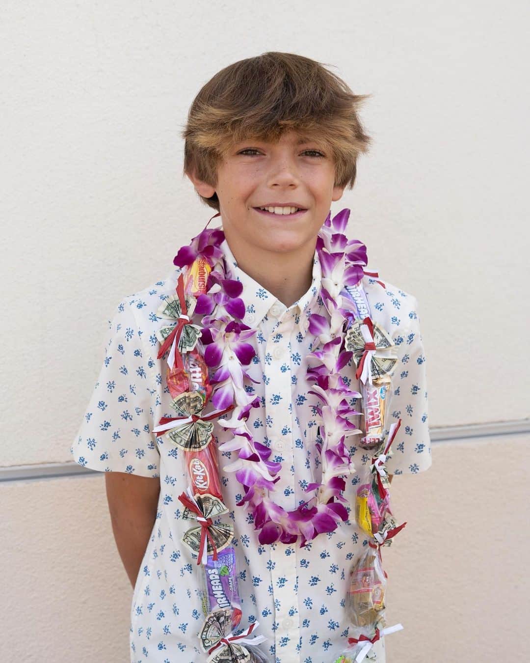 ジェシカ・シーバのインスタグラム：「Beau is middle school bound! He had the most wonderful 5th grade teacher who restored his love for school after a dicey couple of pandemic years.   He is becoming the most hilarious, interesting, empathetic, talented version of himself and it is such a privilege to walk with him on this journey. Congratulations Beau!」