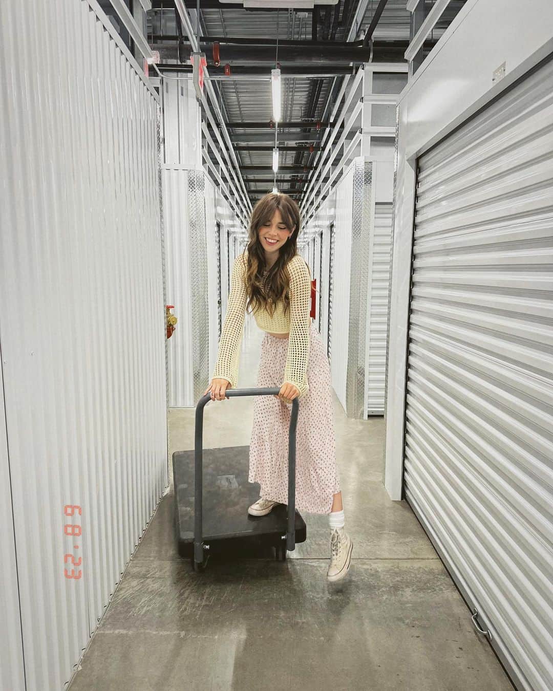 Acacia Brinleyのインスタグラム：「* ♡ * Omw to start wars over these storage units ~<3」