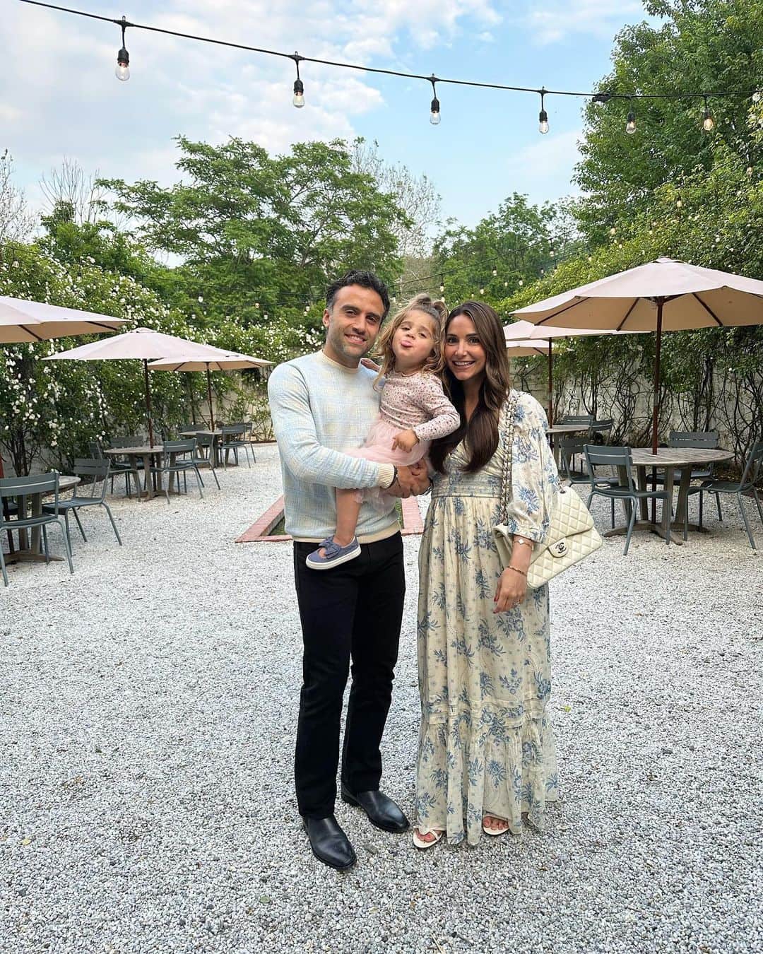 ジュゼッペ・ロッシのインスタグラム：「Anniversary dinner with my girls! 4 years of love, fun and adventures! To an infinity more of endless moments together ❤️❤️❤️」