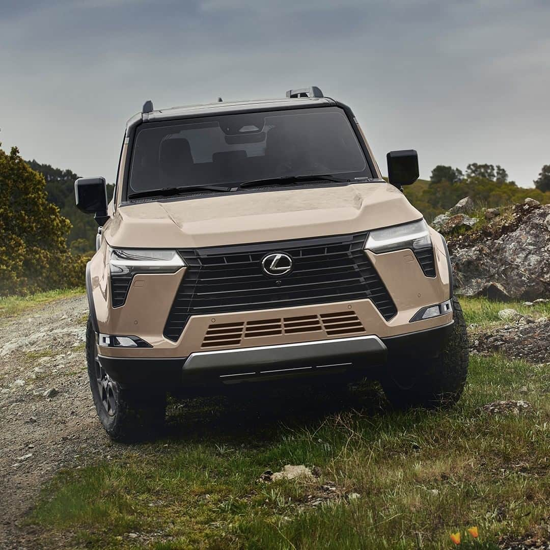 Lexus USAさんのインスタグラム写真 - (Lexus USAInstagram)「The first-ever #LexusTX and all-new #LexusGX. Swipe, then follow the link in bio to watch the reveal.   *Prototype vehicles shown」6月9日 9時01分 - lexususa