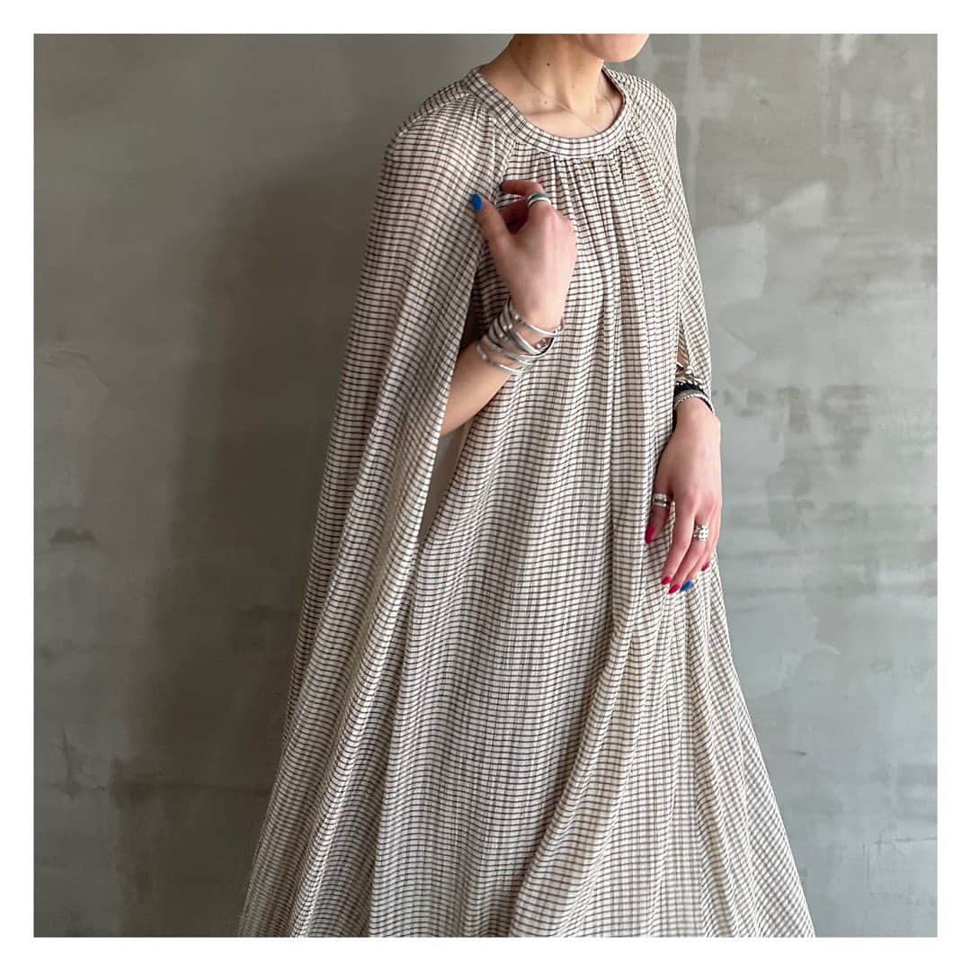 エリオポールのインスタグラム：「2023 Summer Collection  Dress  49.500yen / HÉLIOPÔLE   Ref: 13003067014HN Color: Ivory. Khaki Siz: 38  店舗にてお電話による通販対応も承っております。  HELIOPOLE代官山店  03 3770 6438  HELIOPOLE 札幌店  011 209 5455  HELIOPOLE 広島店  082 542 7033  ※広島店では現在対応しておりません。  @heliopole_official #HELIOPOLE  #エリオポール」