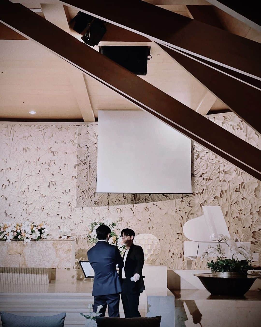 クォン・スヒョンのインスタグラム：「인생에 다신 없을듯 한 결혼식 축가🎤 (with 잉)」