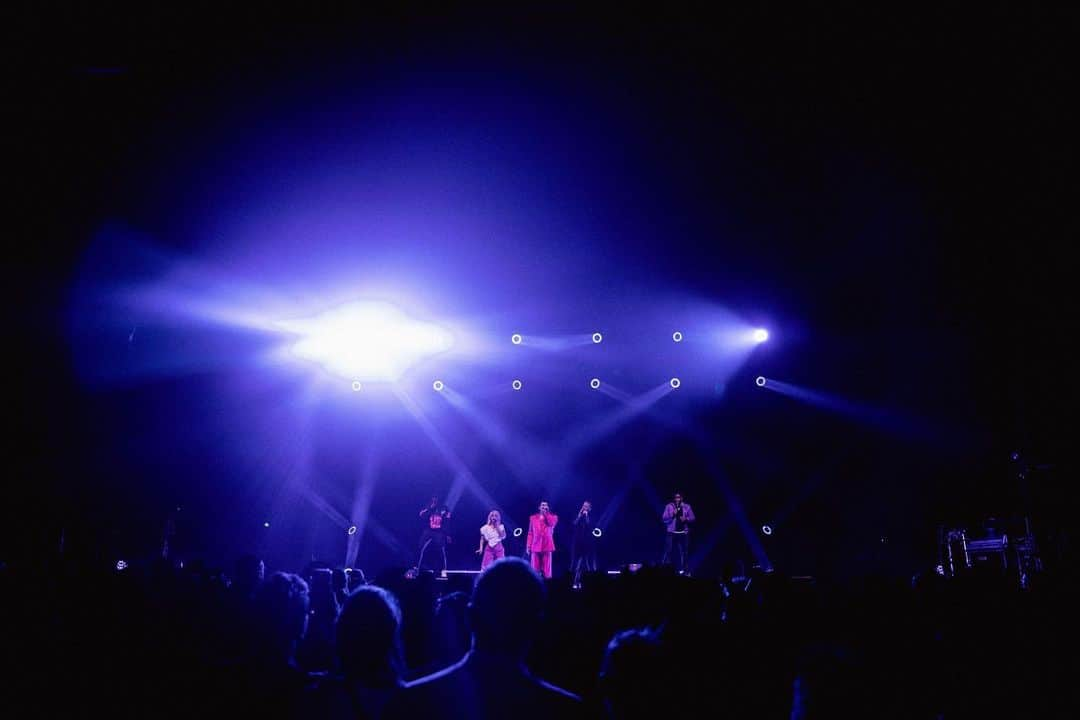 ペンタトニックスさんのインスタグラム写真 - (ペンタトニックスInstagram)「~Night ✌️ in Paris~  Thank you France for the two beautiful evenings we had in your incredible city! #PTXTheWorldTour  📸: @hausdo」6月9日 0時43分 - ptxofficial